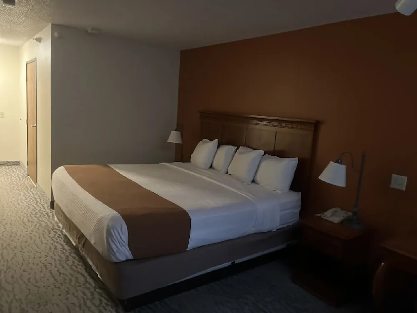 Regency Inn and Suites, Anoka