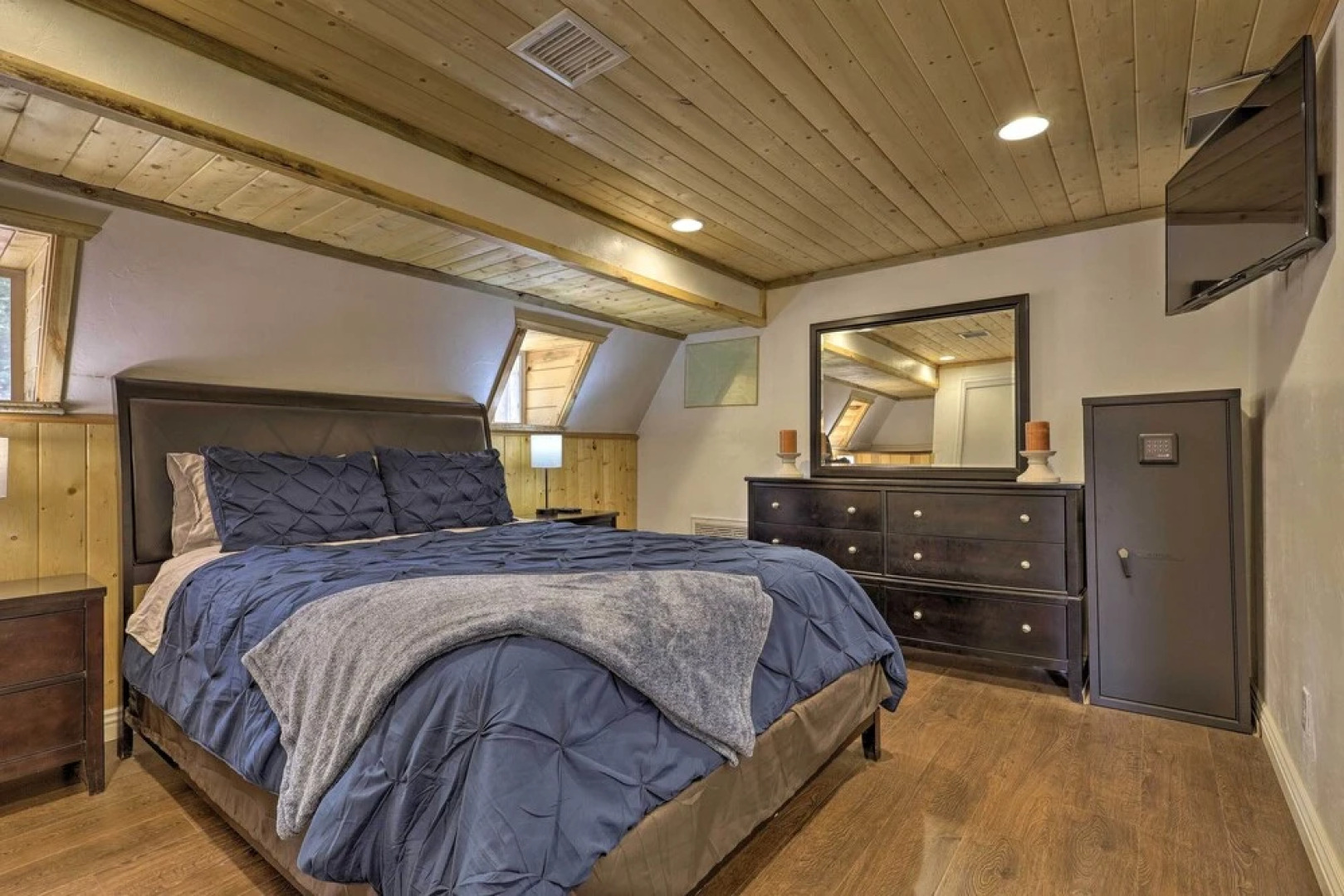 Cozy Duck Creek Cabin ~ 12 Mi to Nat'l Forest