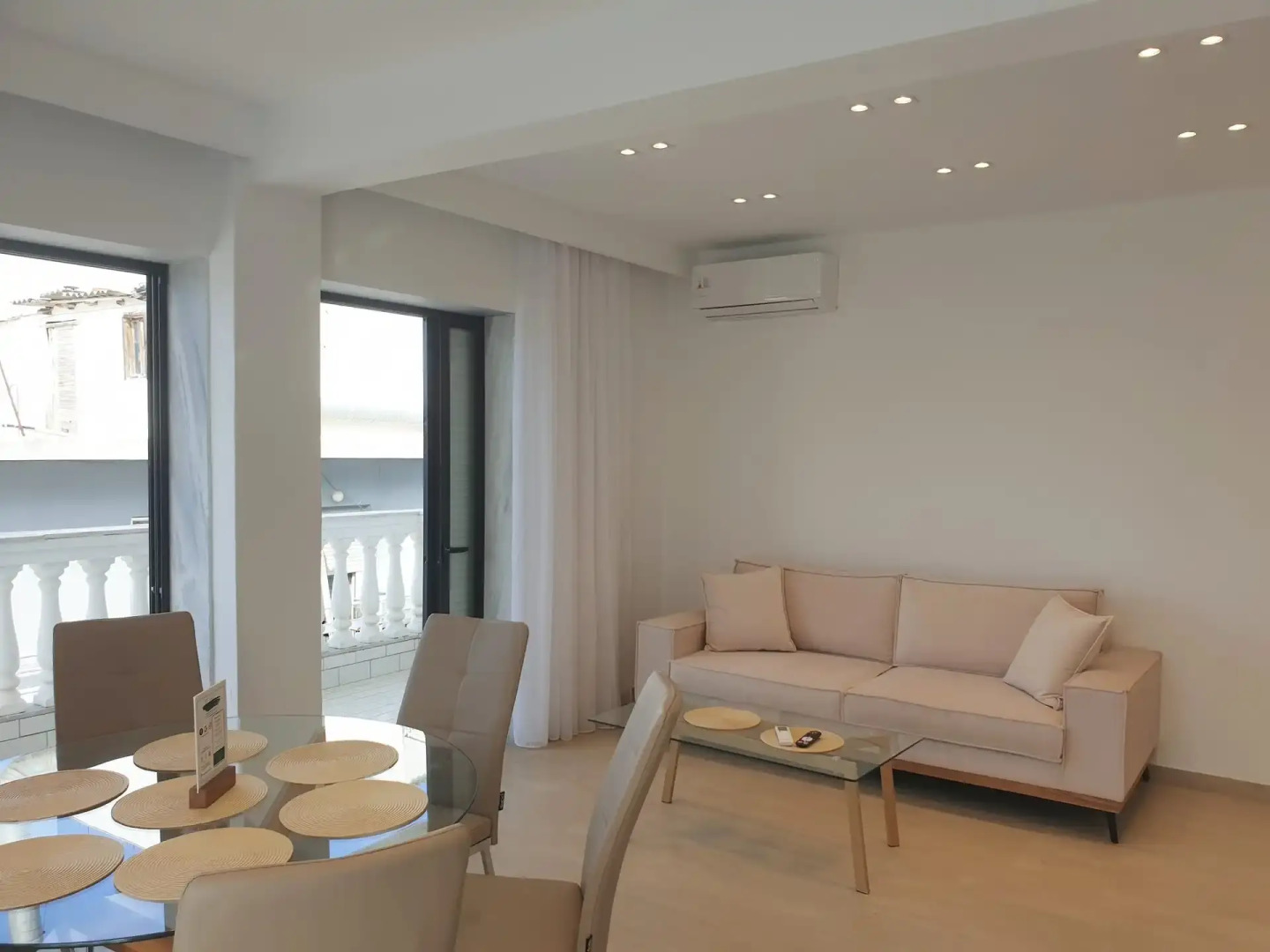 Eantos Studios and Suites