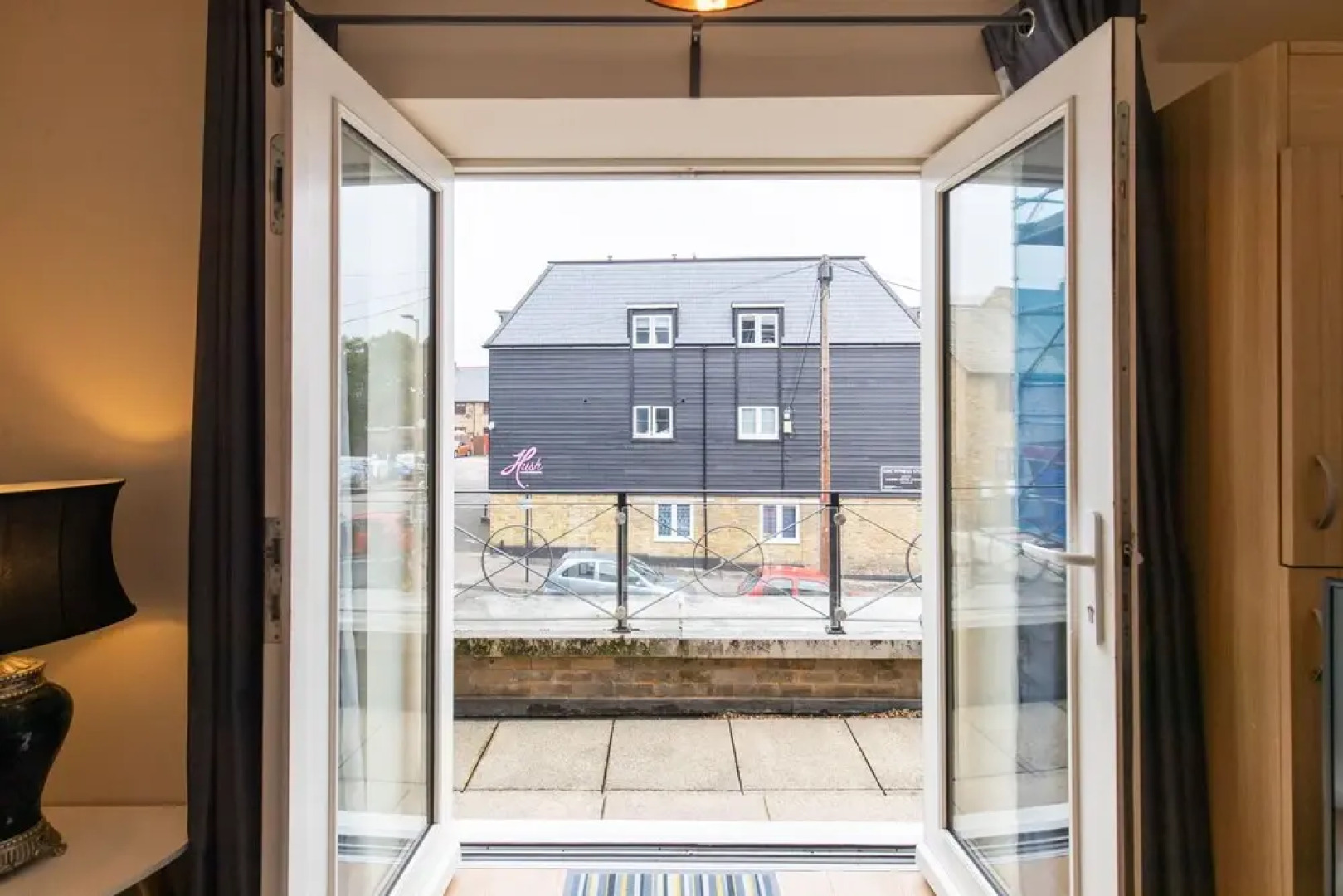 Velvet 1-bedroom Apartment With Balcony, Hoddesdon