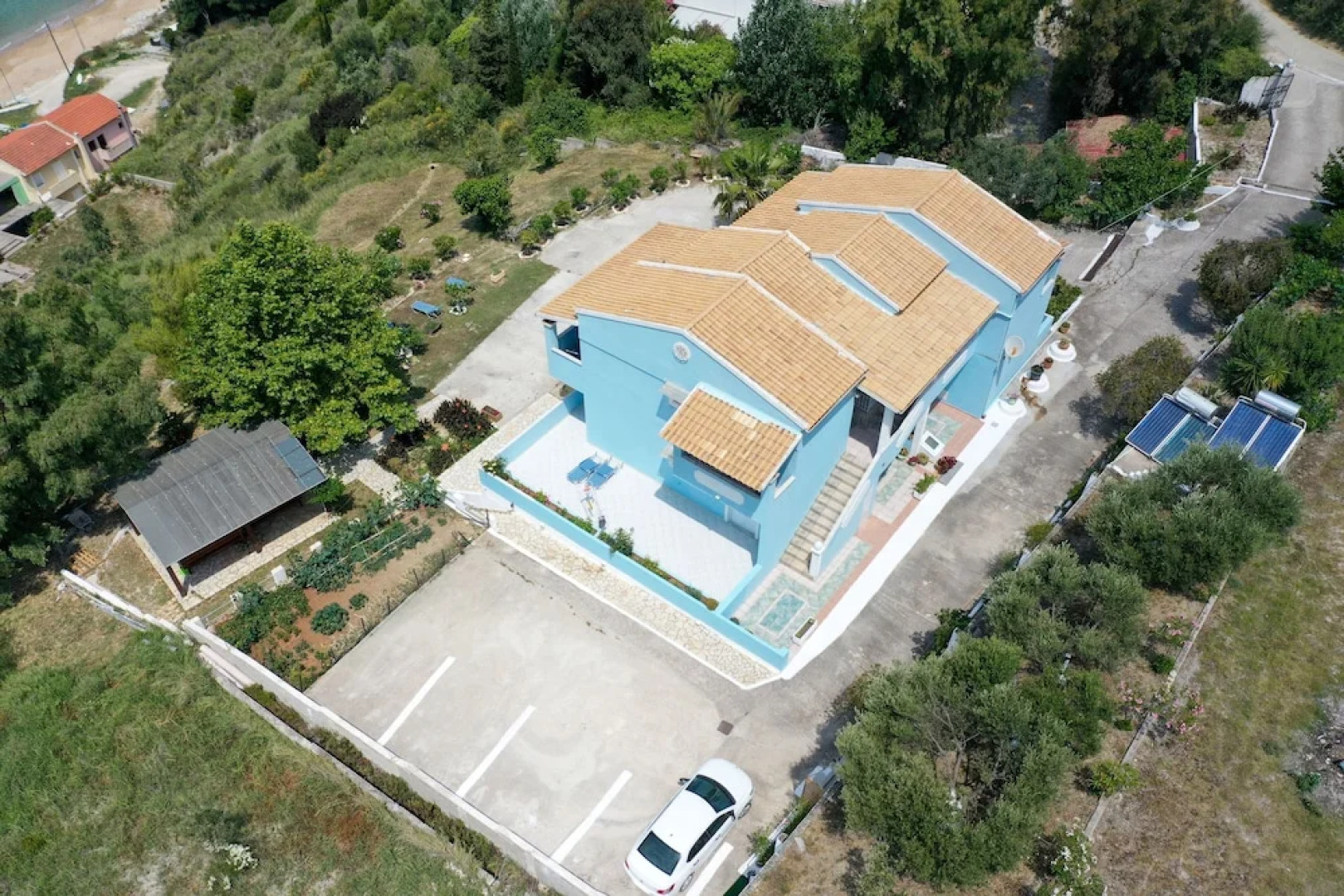 Agios Georgios - 2 Beds - Sleeps 5 - Free Parking