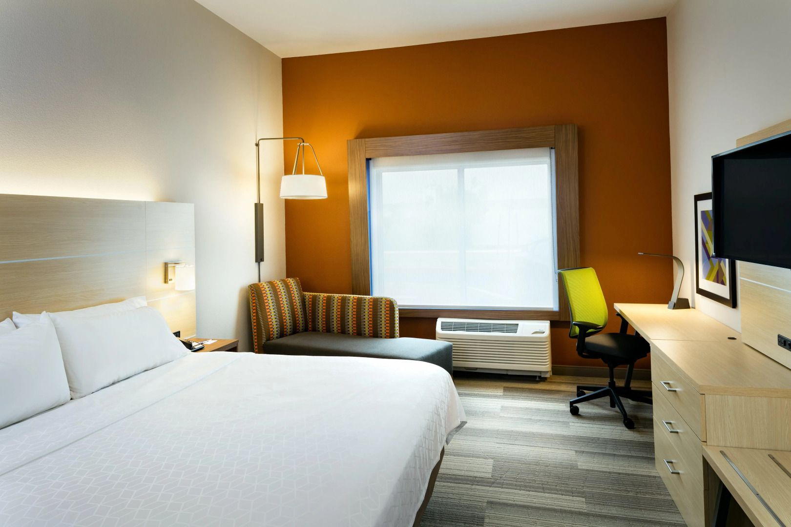 Holiday Inn Express & Suites Medford by IHG