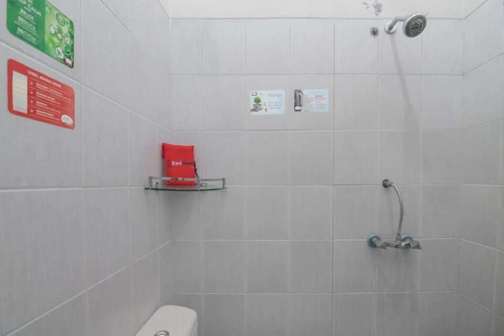 RedDoorz near Radin Intan Airport Lampung 2