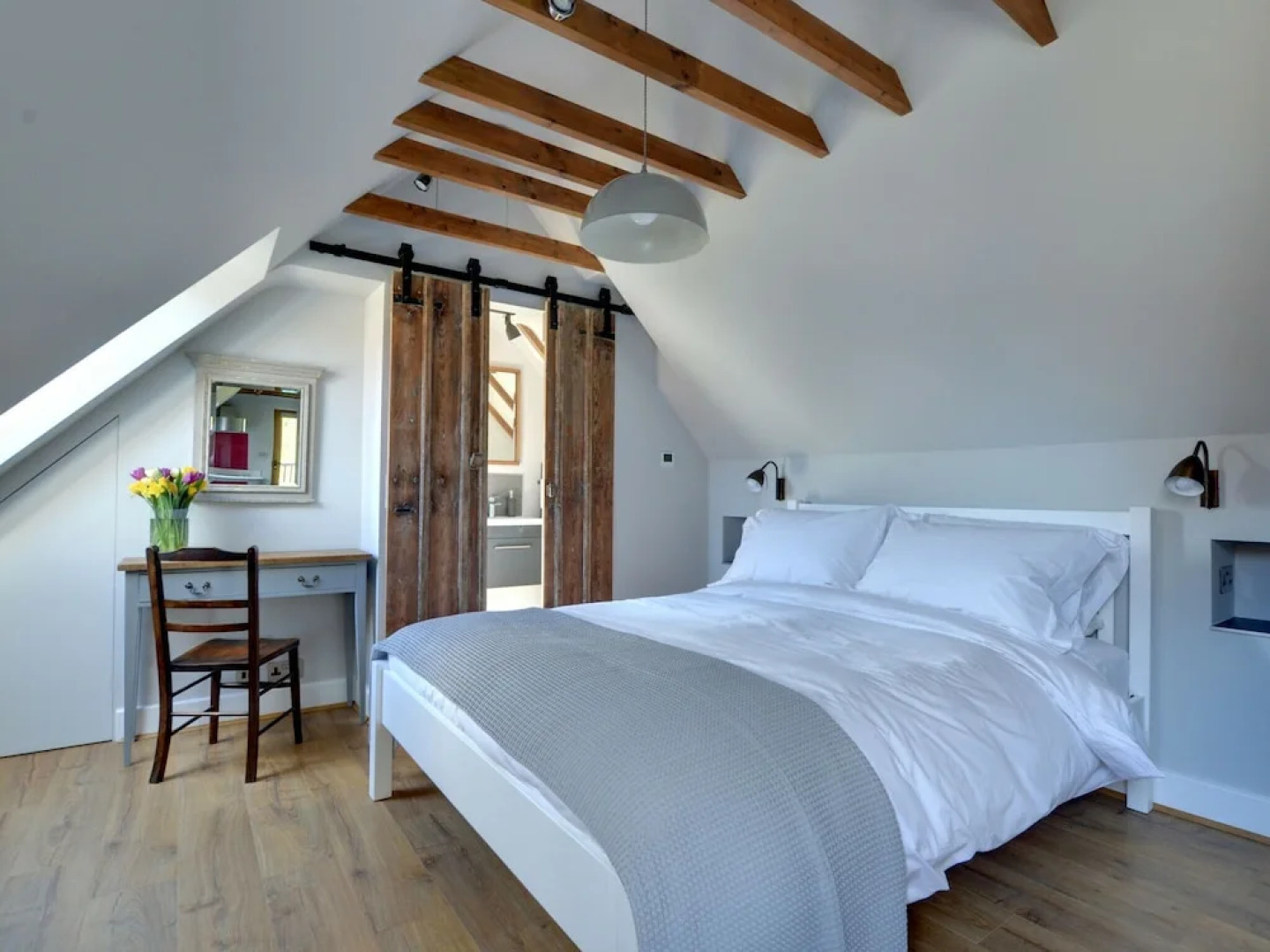 With Wonderful Views, This Could be the Most Romantic Hideaway Ever