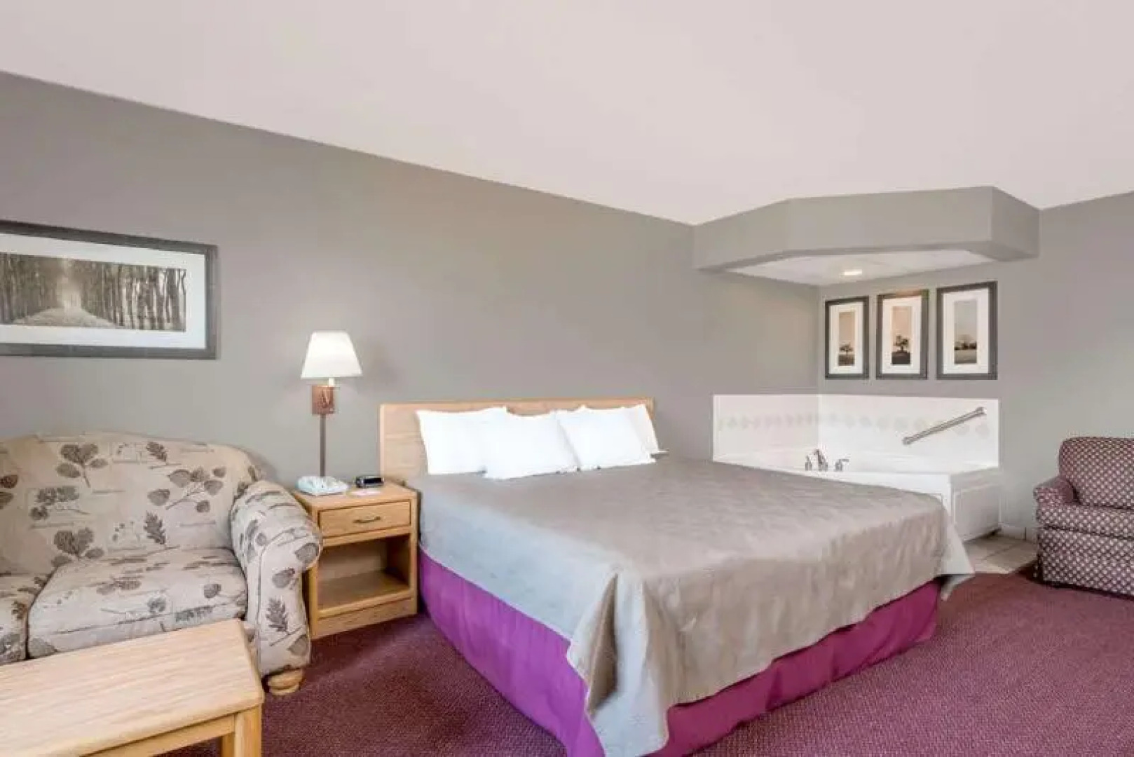 Moose Lake Lodge & Suites