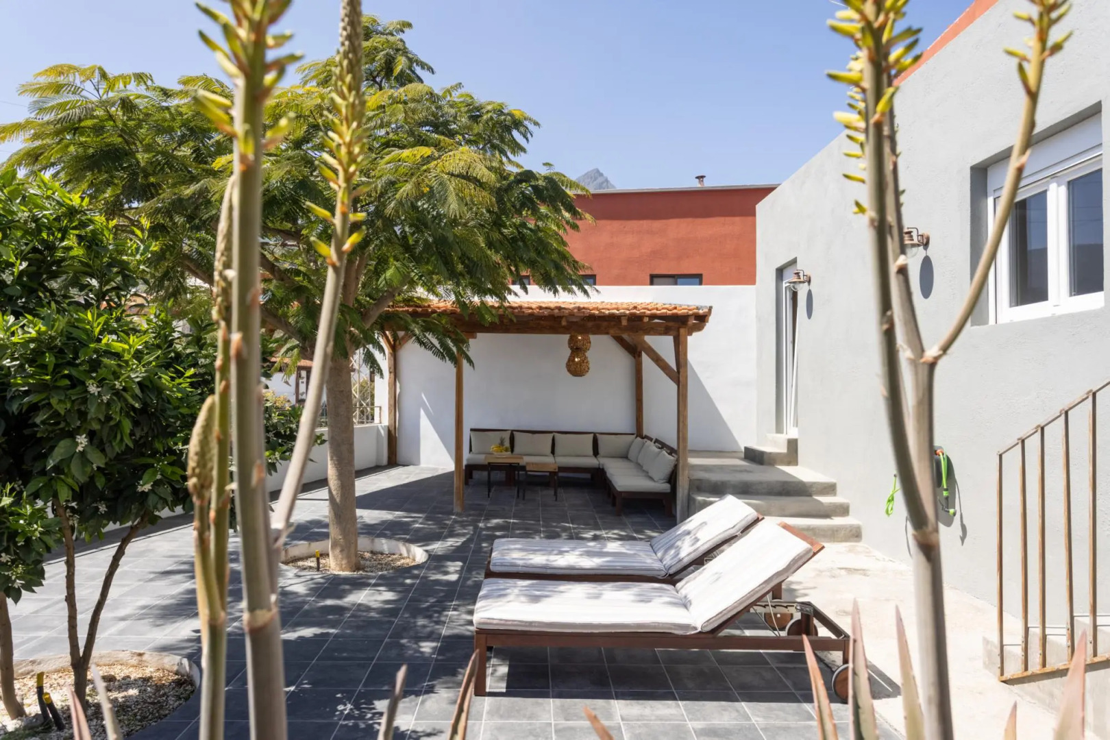 Home2Book Stunning Design House Arafo