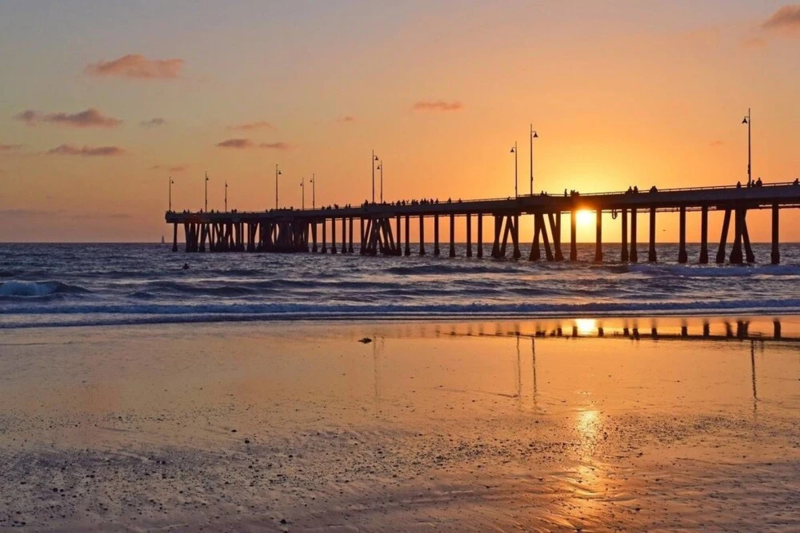 One Bed/1Bath + Private Balcony WALK TO BEACH