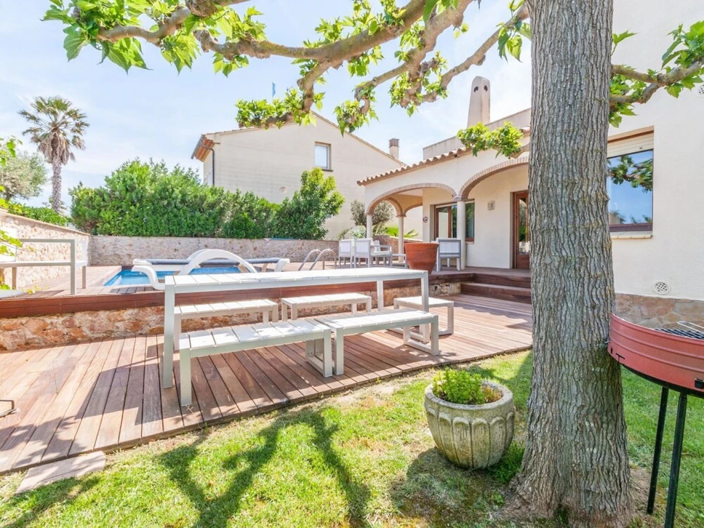 Detached Villa With Privated Pool Situated at the Seafront in Sant Pere Pescador