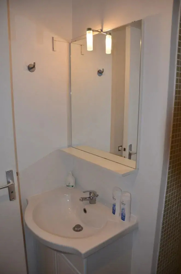 Grand studio vue mer à Marina Baie des Anges