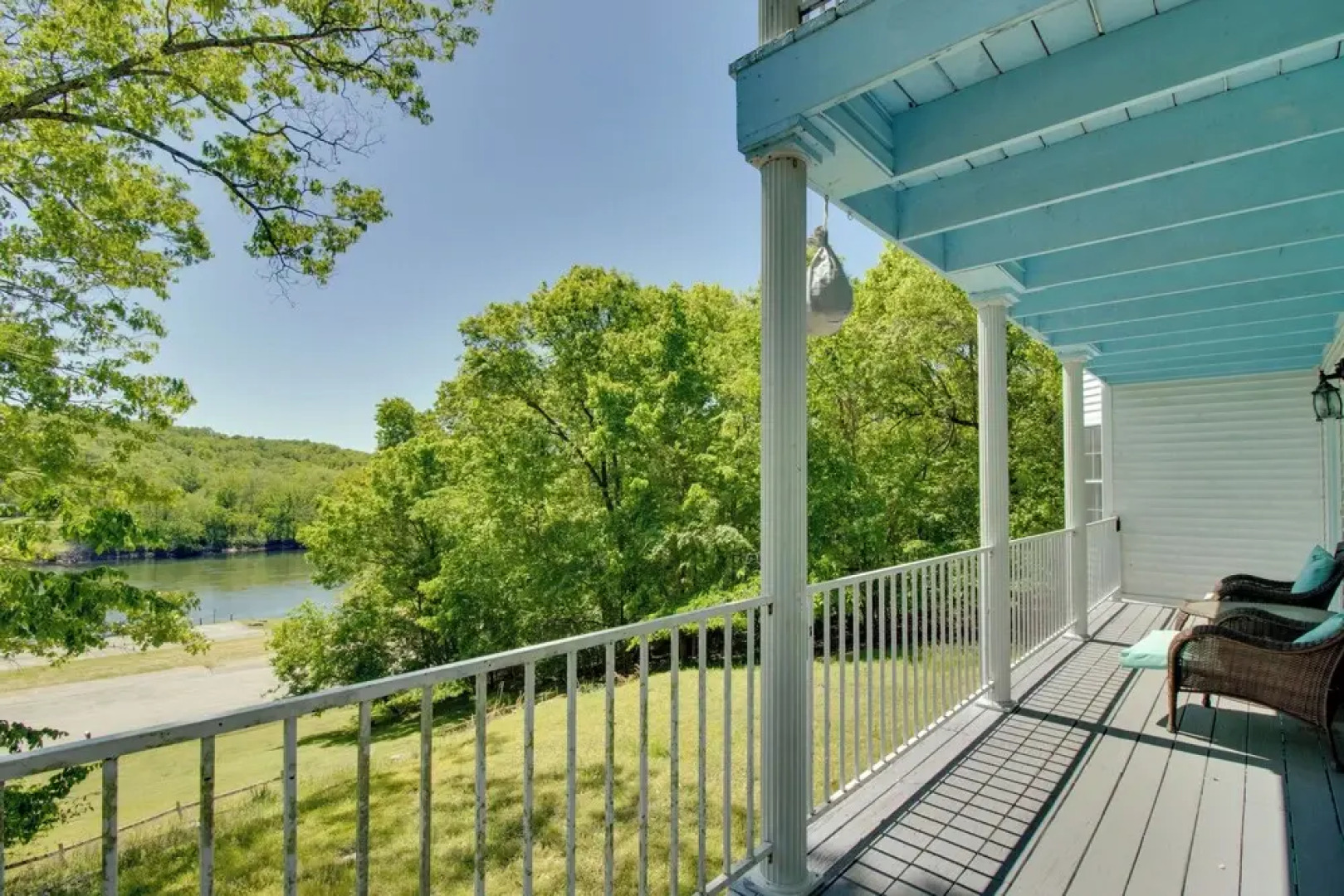 Spacious White Rivers Jewel: Fishing Haven!