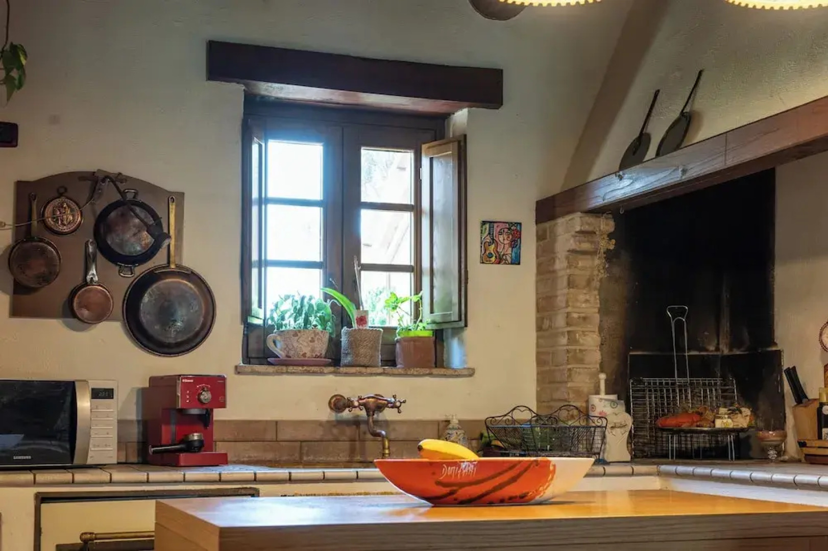 Tenuta di campagna con piscina immersa nel verde