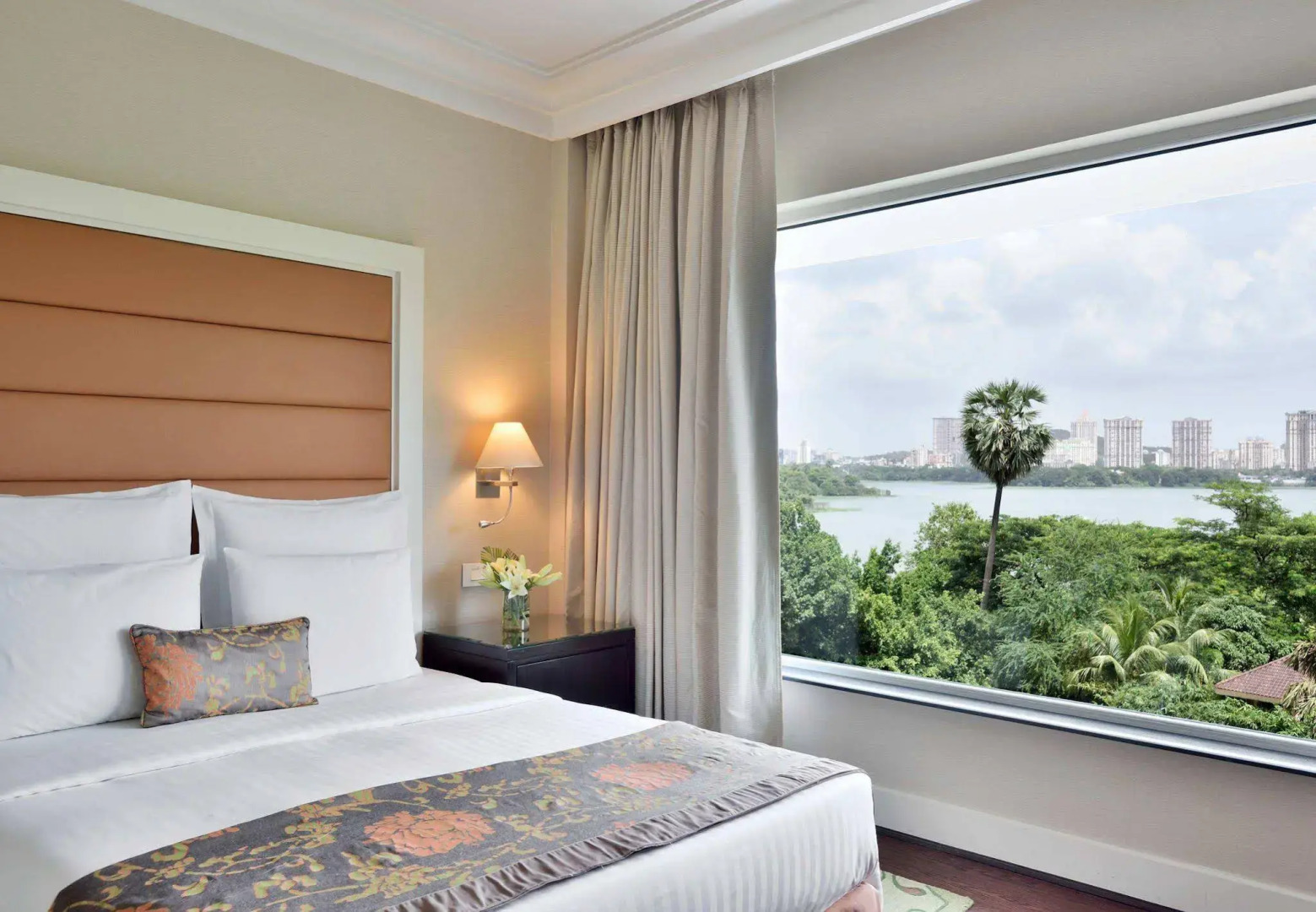 Lakeside Chalet - Mumbai, Marriott Executive Apartments