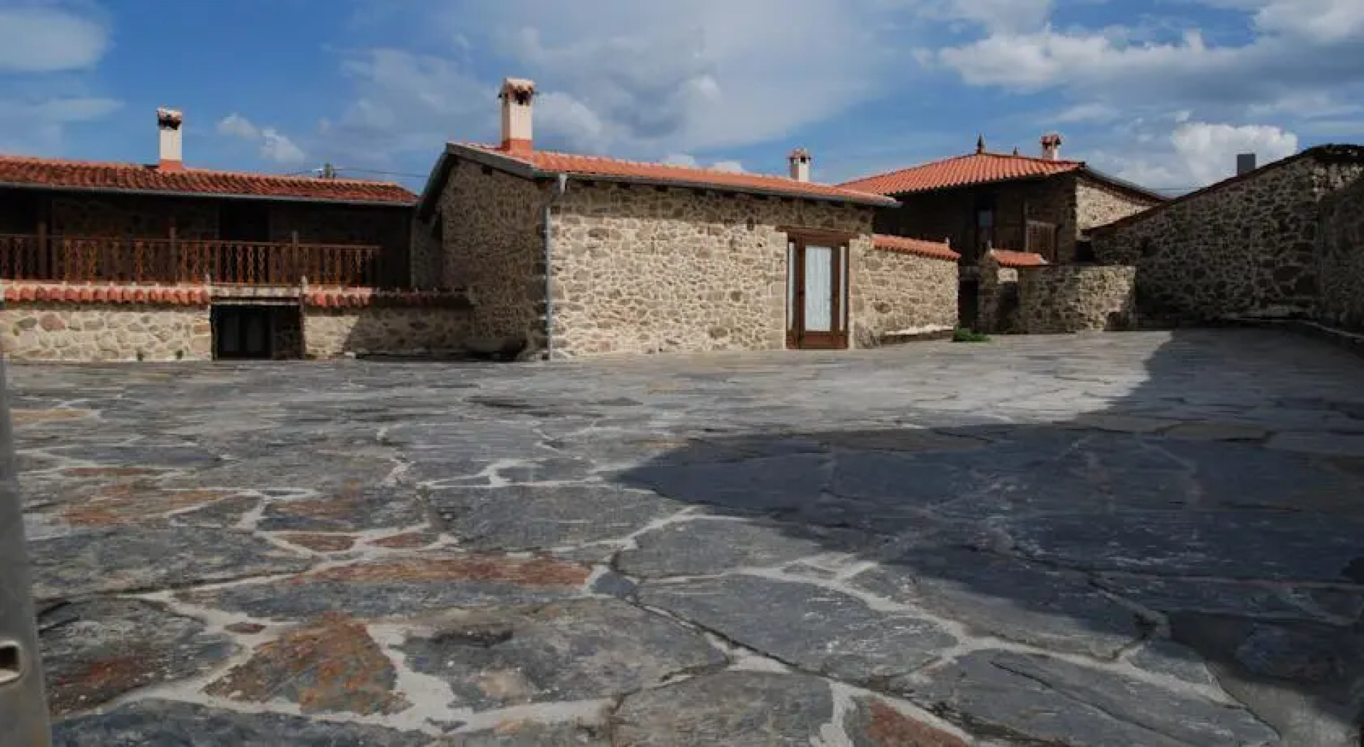 Apartamentos Aira Sacra