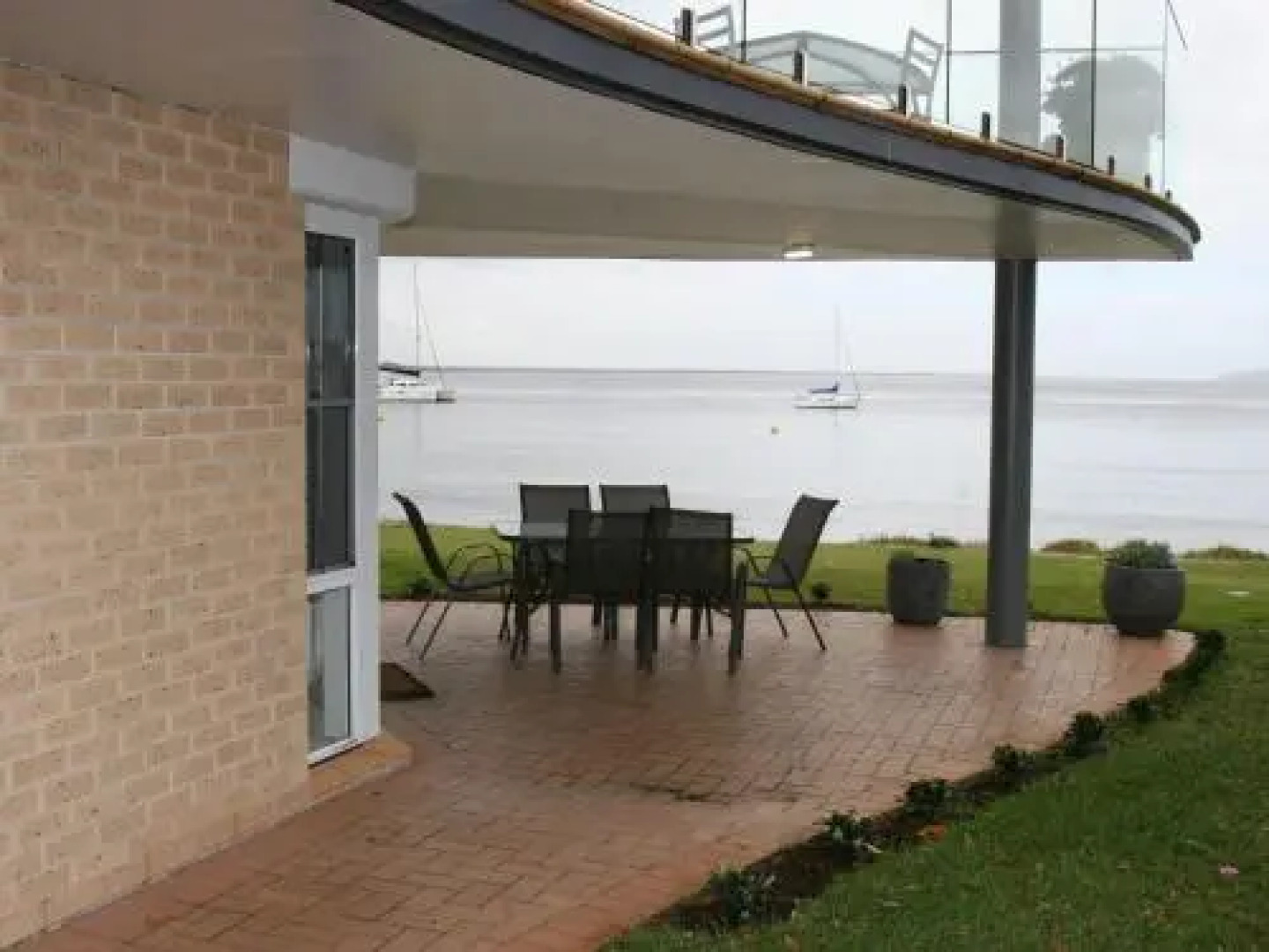 1 'The Clippers' 131 Soldiers Point Road - fabulous waterfront unit