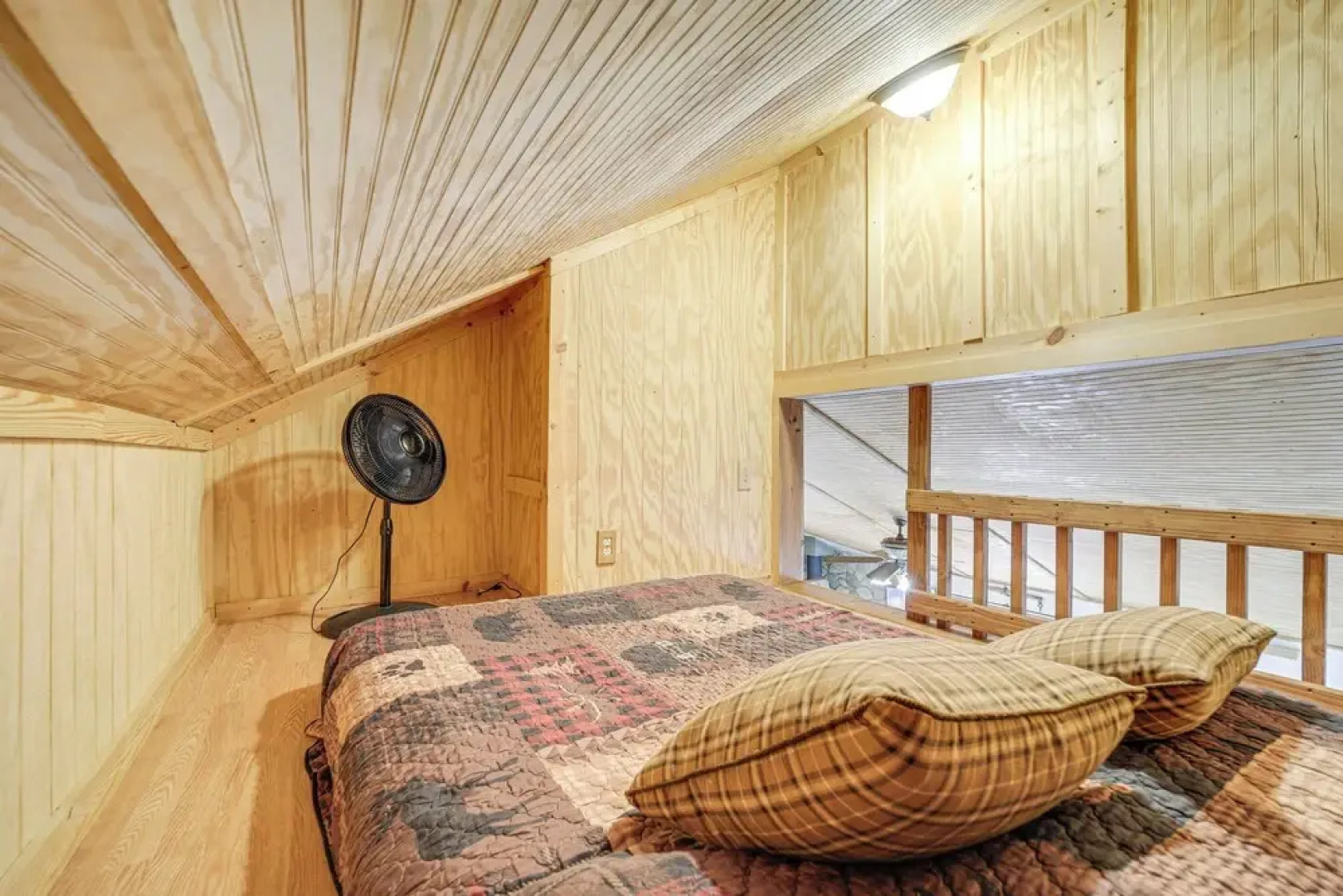 Creekside Cabin w/ Deck & Grill in Whittier!