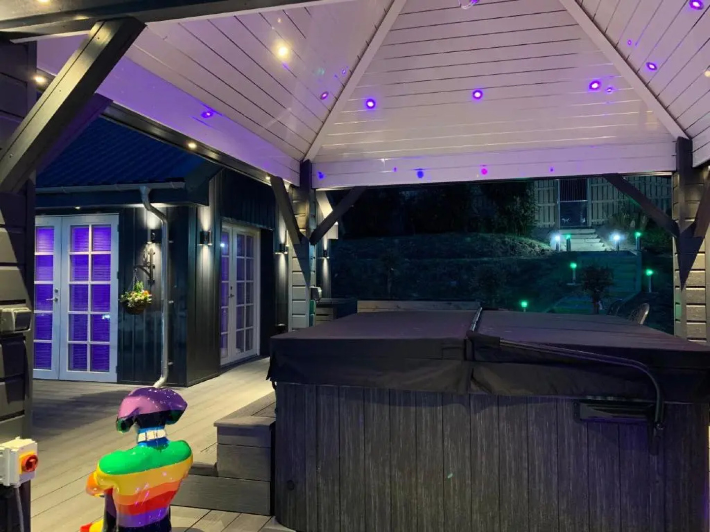 Little Fox Lodge Hideaway Glencoe - 5 Star with Hot Tub overlooking Loch Linnhe