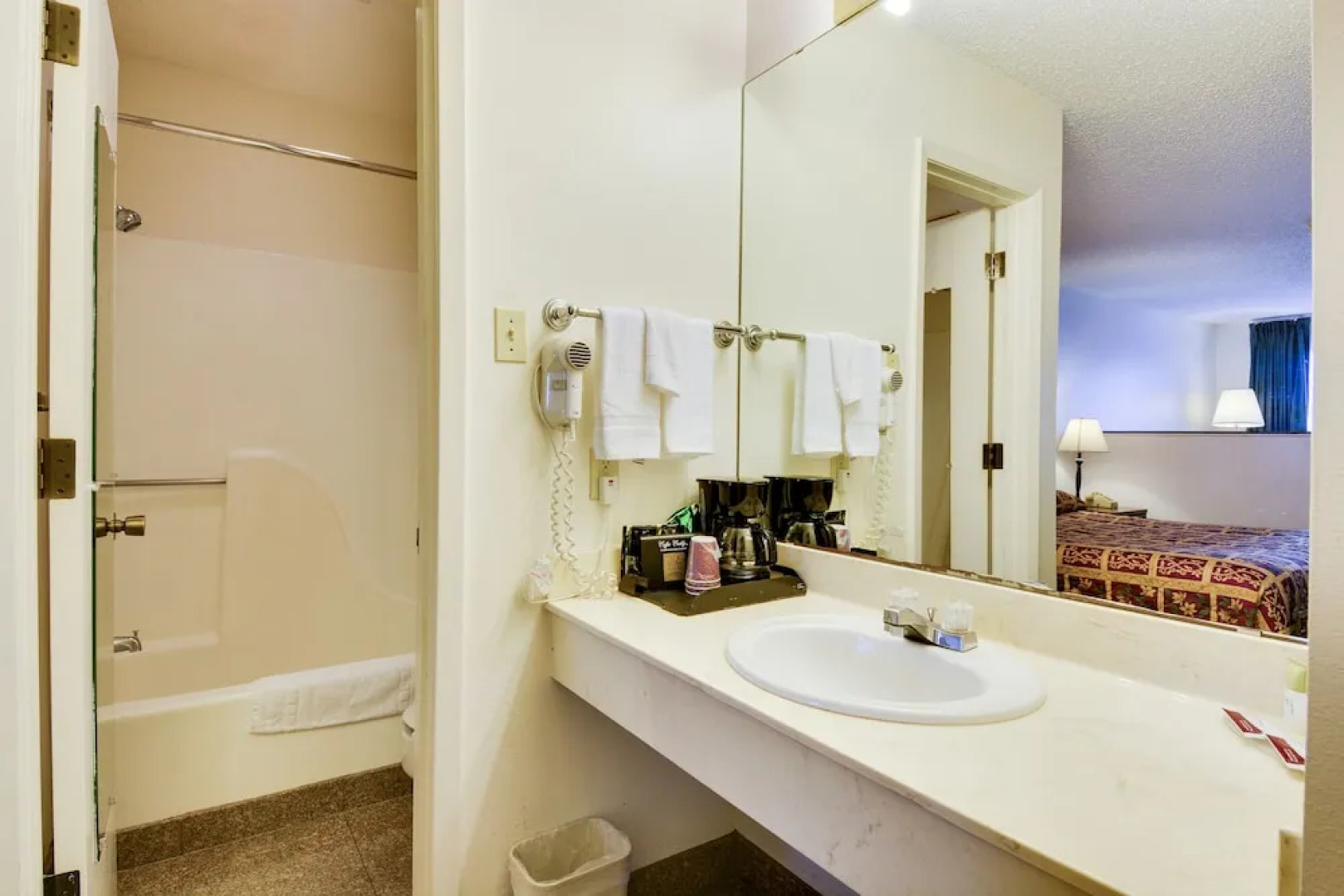 Windcrest Inn and Suites