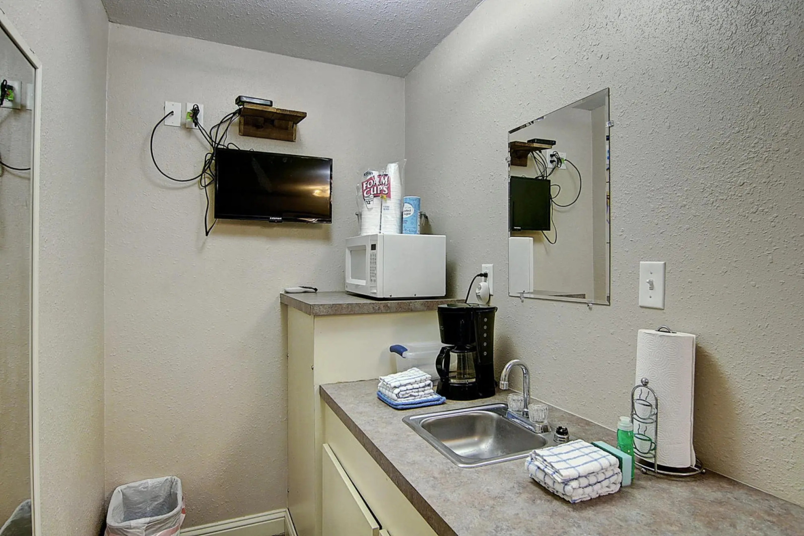 Fantasy Oaks Lodge 4 Bedroom Home by RedAwning