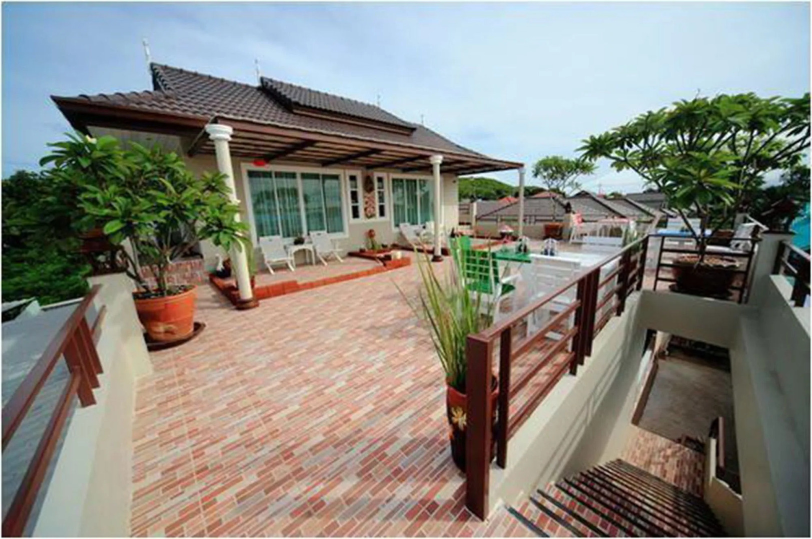 Bee Orchid Pool Villa