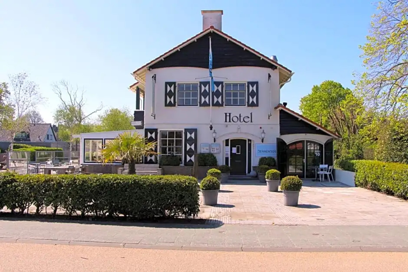 Strandhotel Dennenbos