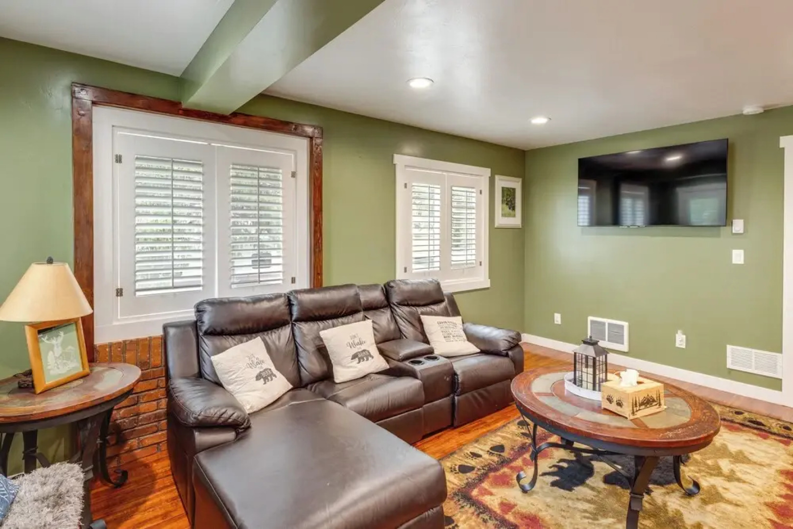 Deck w/ Hot Tub: Ashton 'cozy Cub Cabin'