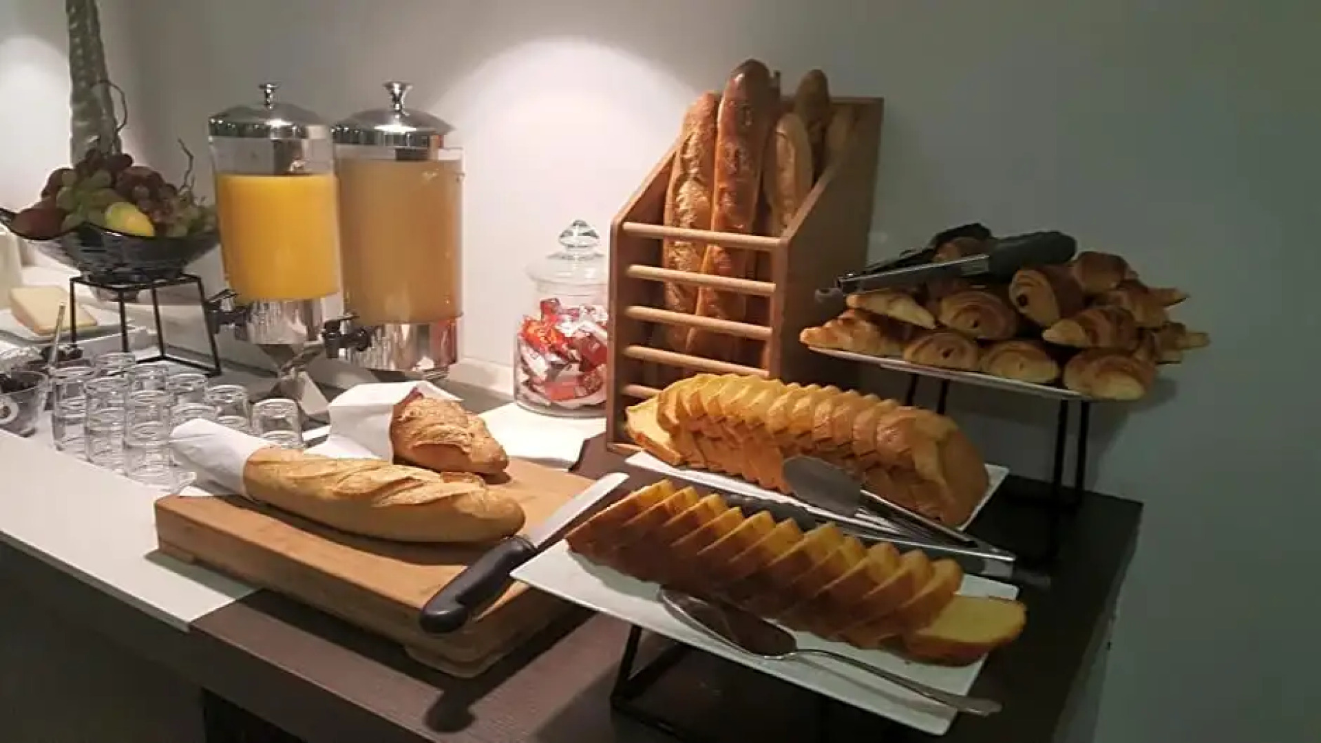 Doubs Hotel - Hostel