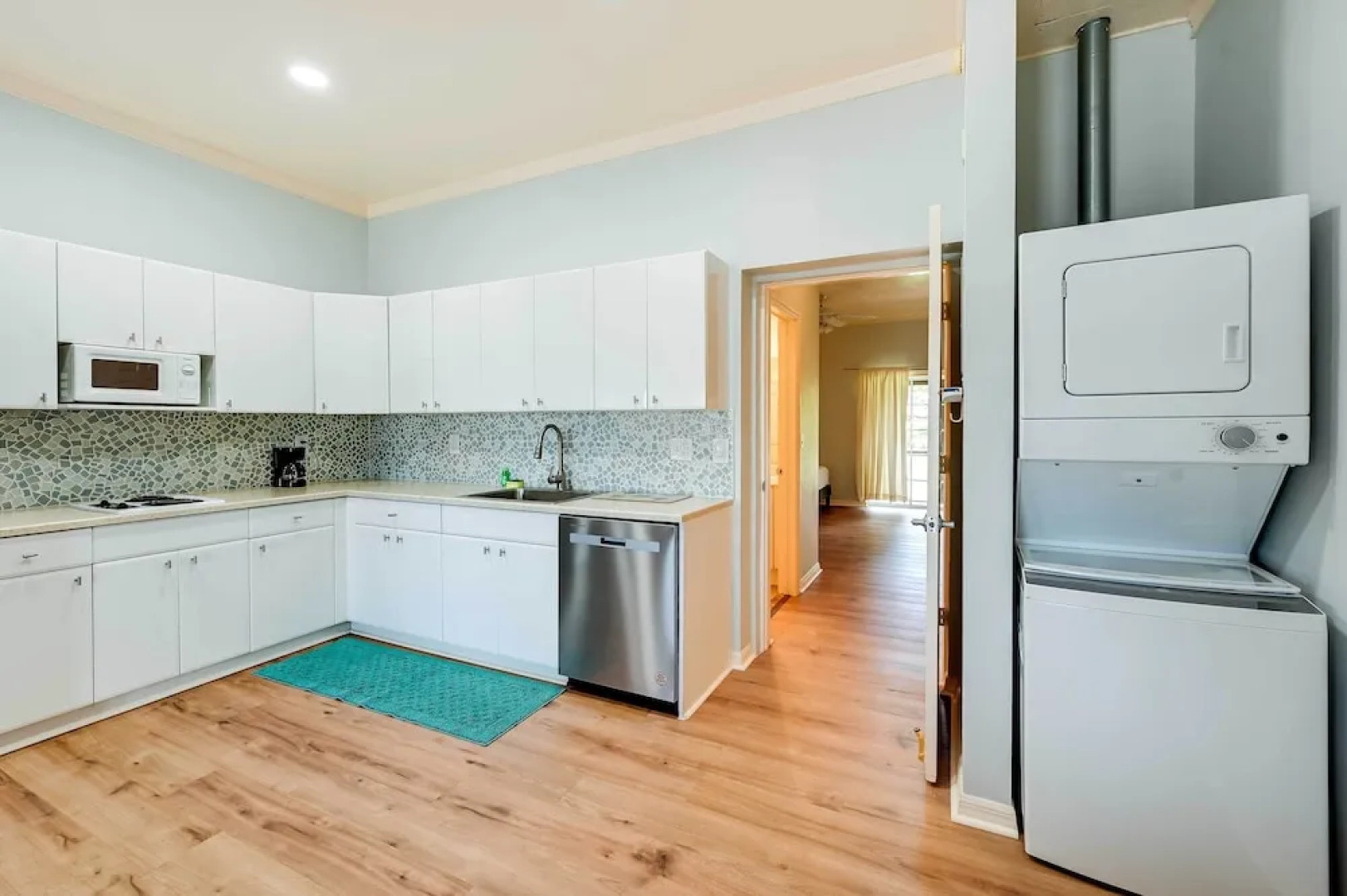 Bright Naples Vacation Rental: Close to Waterfront