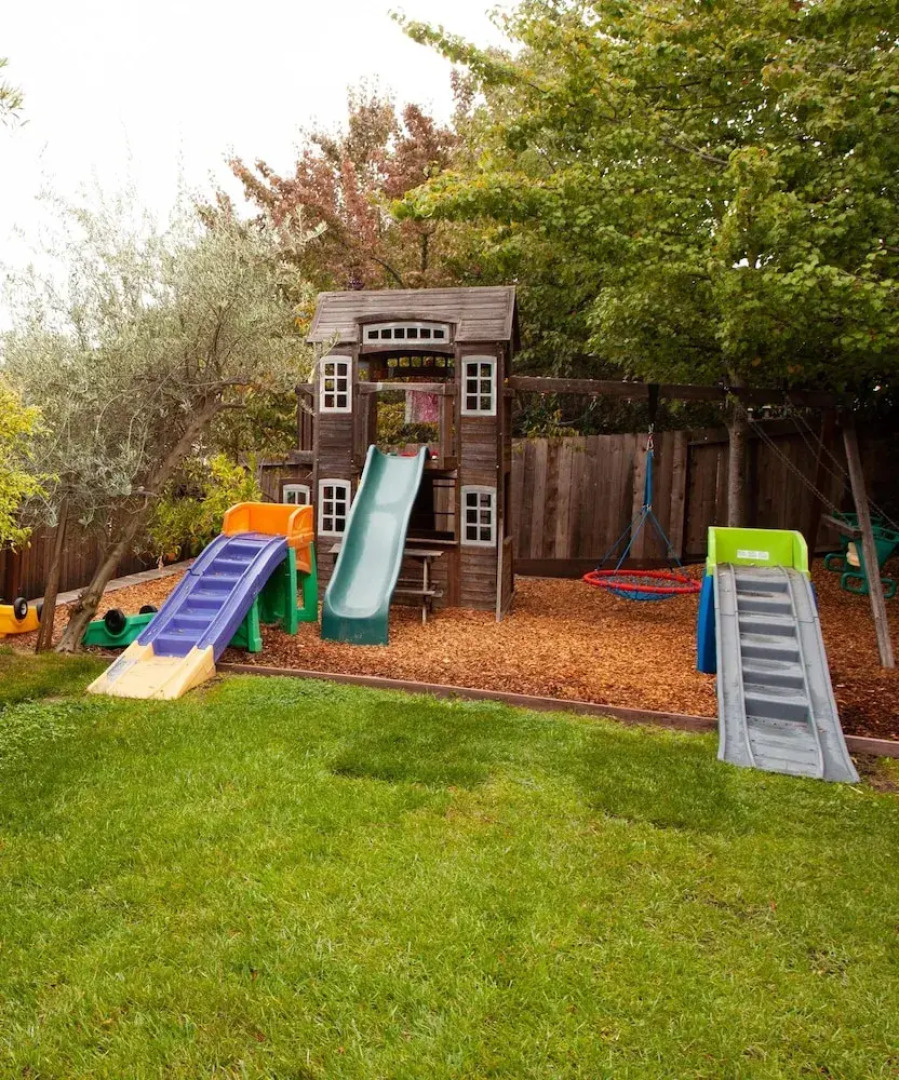 Wine-tasting, Light-filled And Kid-friendly House 5 Bedroom Home by Redawning