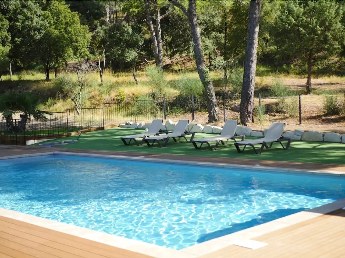 Les Troglodytes du Ventoux