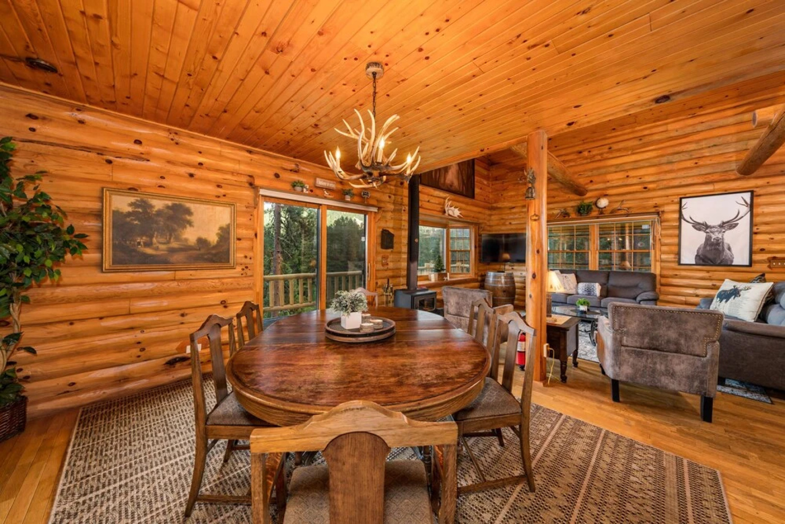 Log Cabin w/ Private Hot Tub on Wenatchee River!