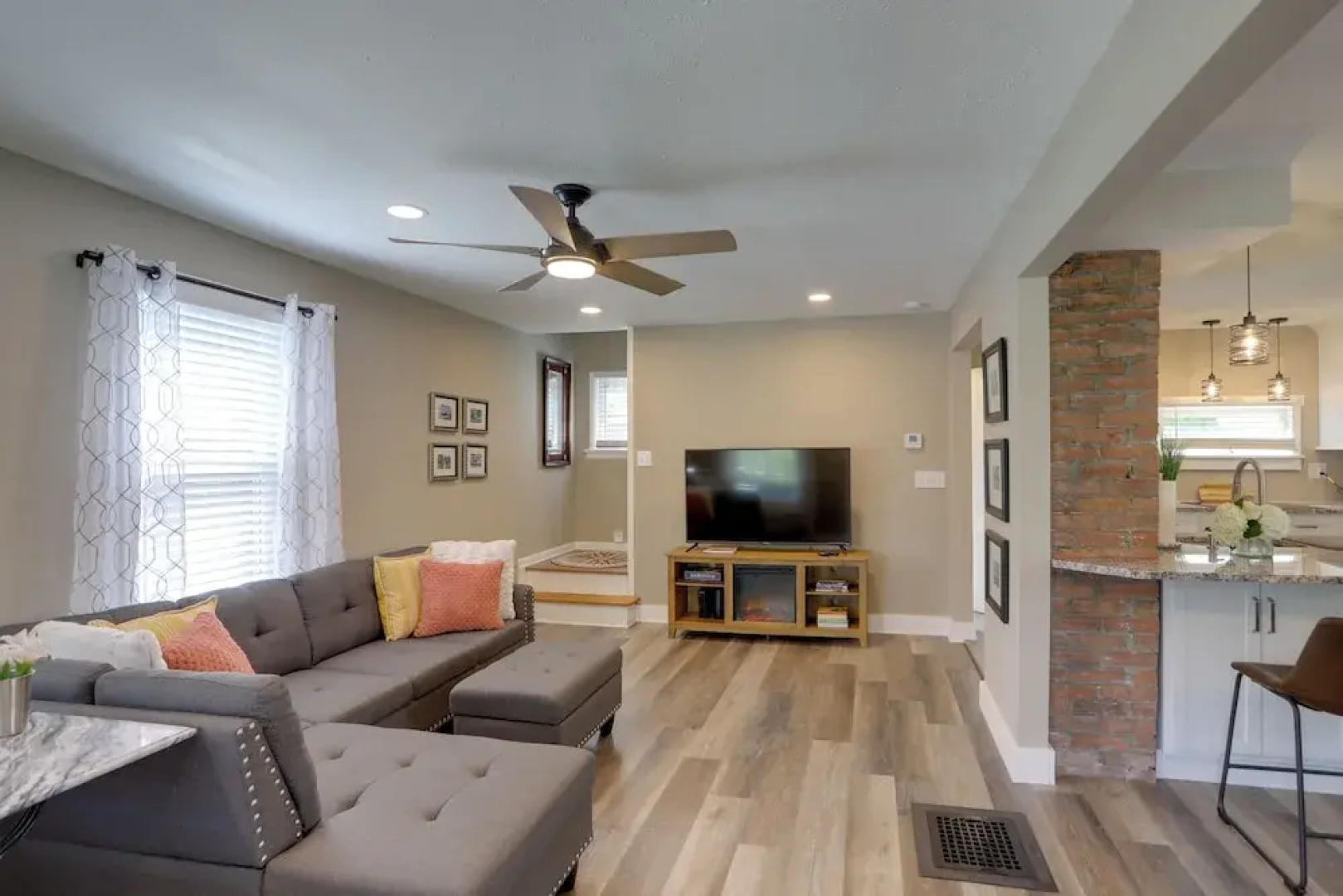 Welcoming Willoughby Home: 1 Mi to Historic Dtwn