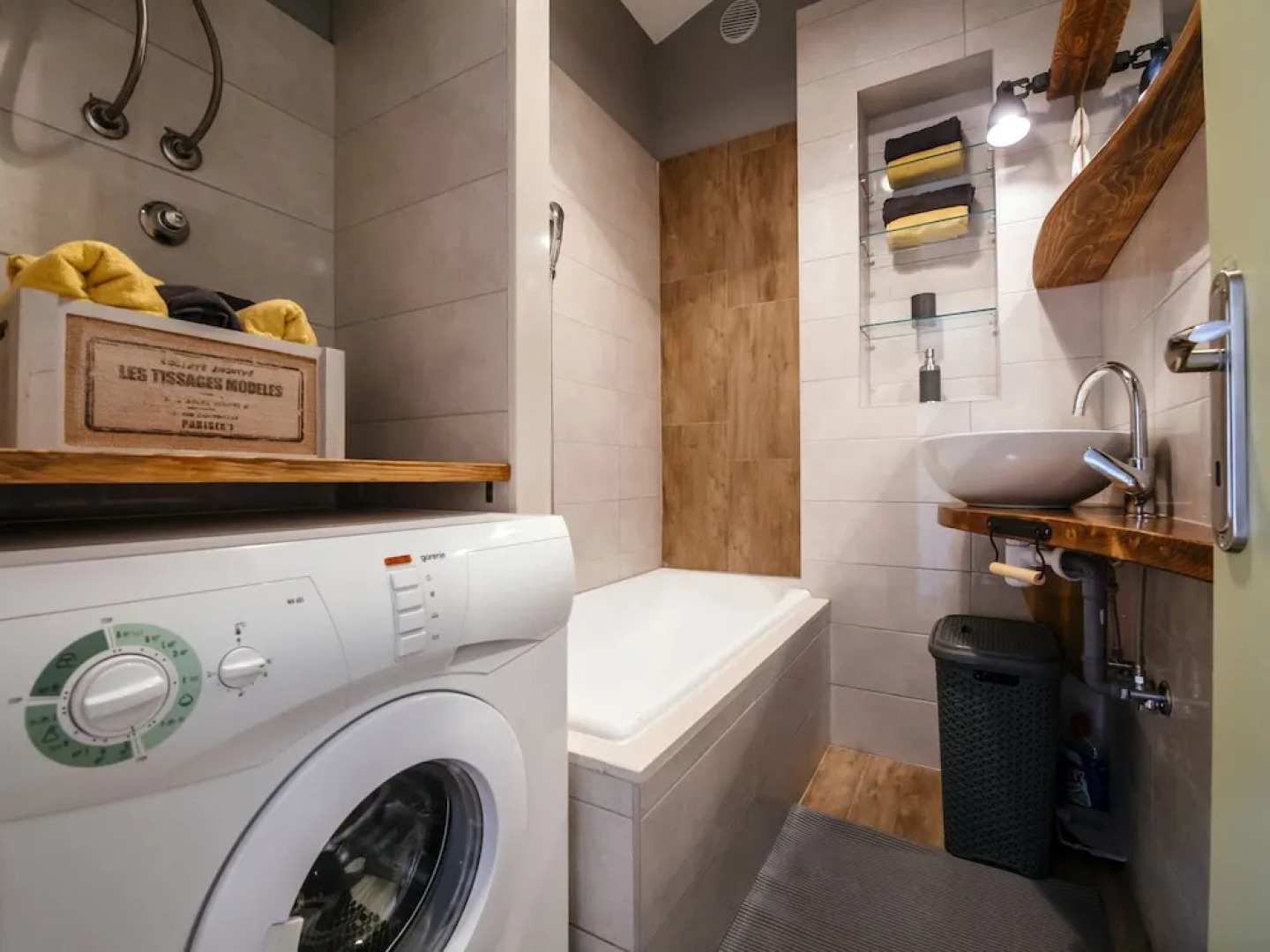 Charming Holiday Home in Razanac with Terrace