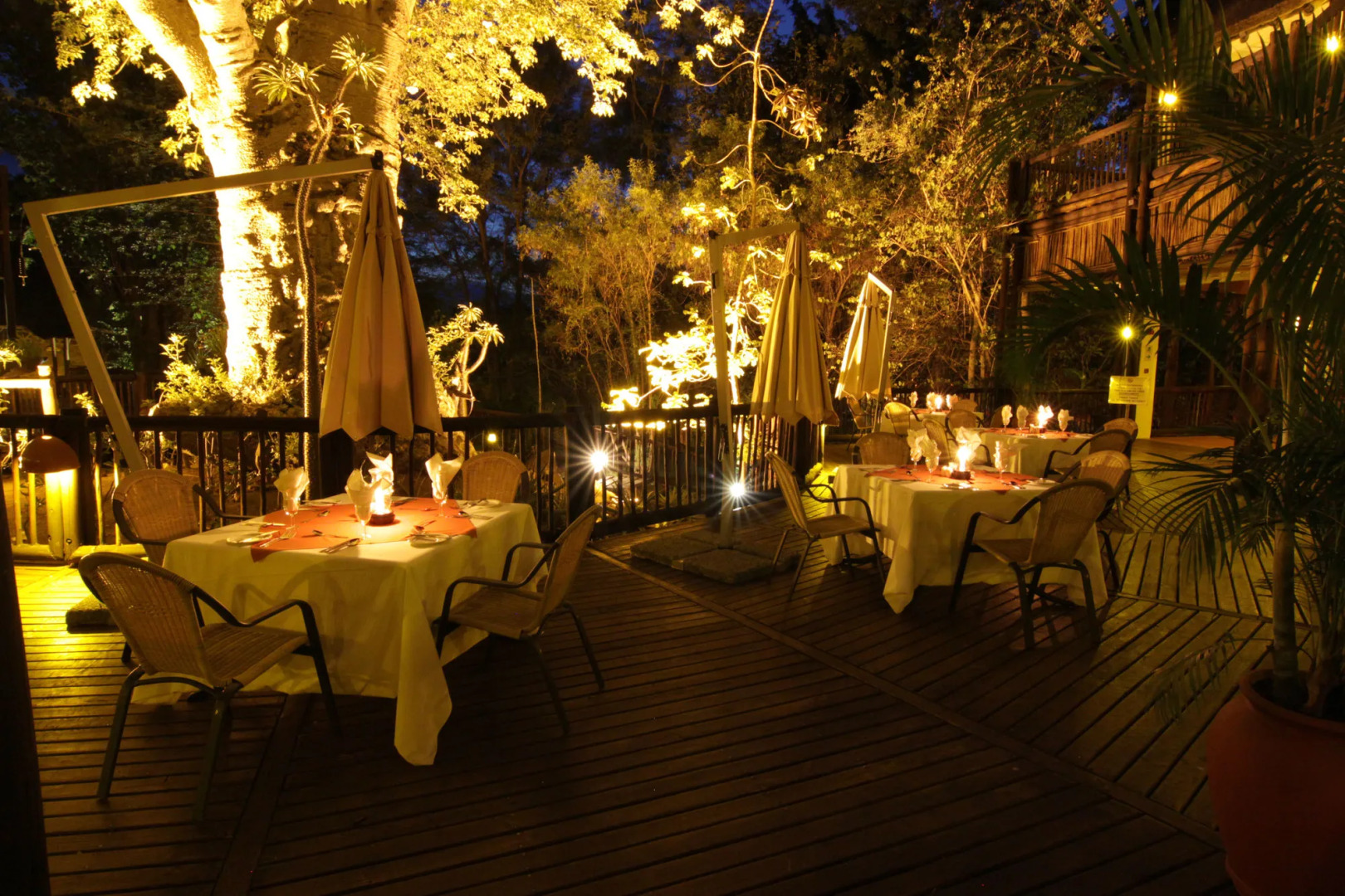 Cresta Mowana Safari Resort & Spa