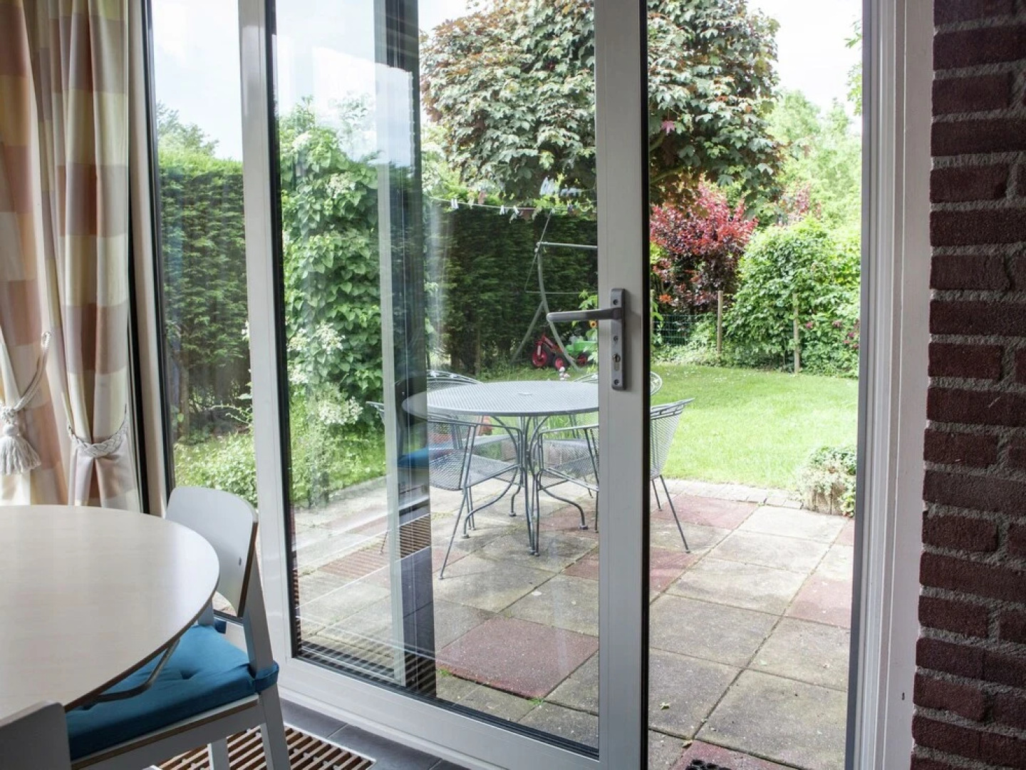 Peaceful Holiday Home in South Holland by the Lake