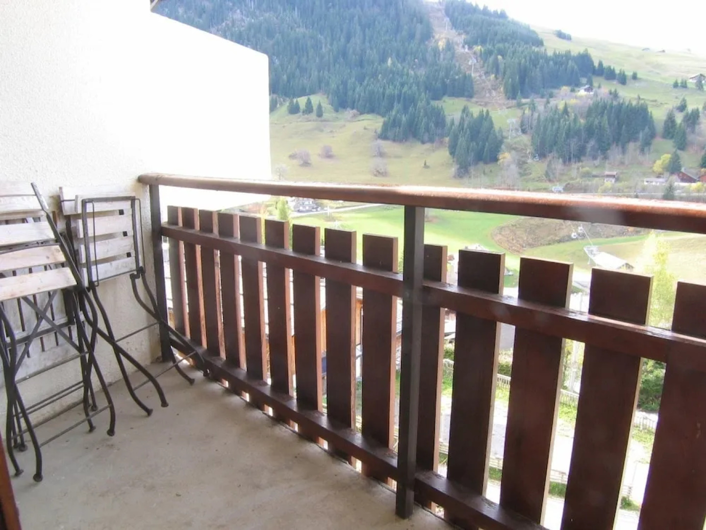 ARAVIS 16003 La Clusaz Skis aux pied