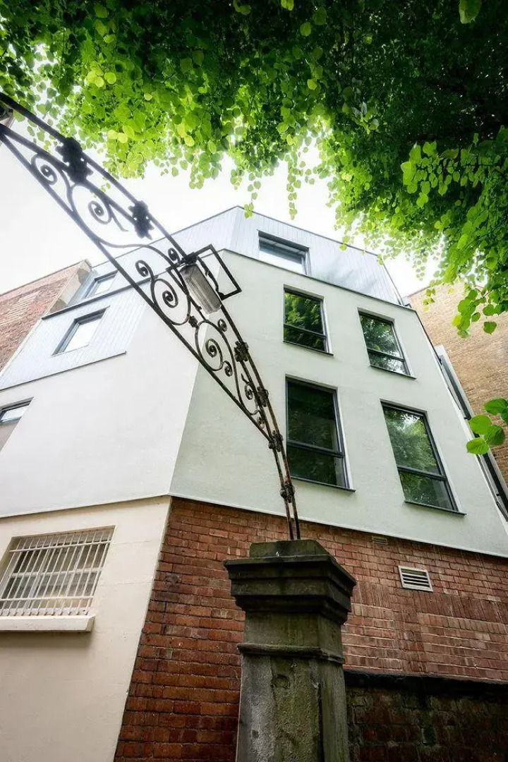 ServicedLets The Famous Residence