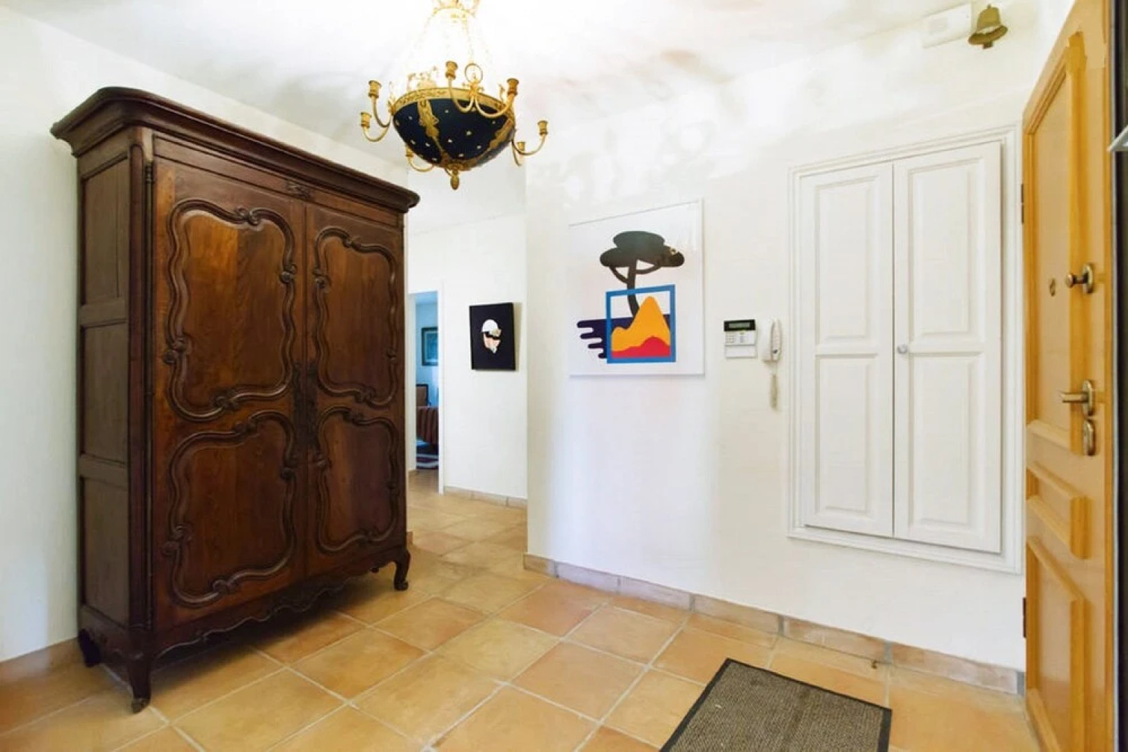 A Luxurious, 5-bedroom Villa in Vence With a Swimming Pool and Spaciou