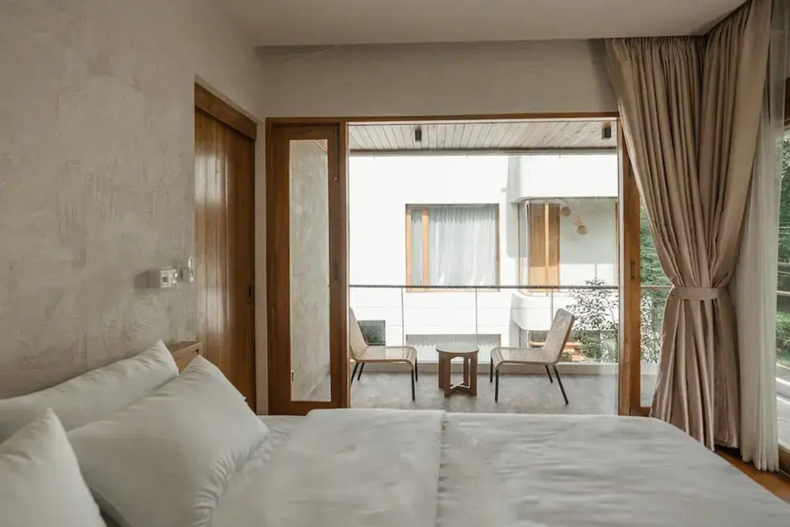 Taryn Tara Cafe And Stay