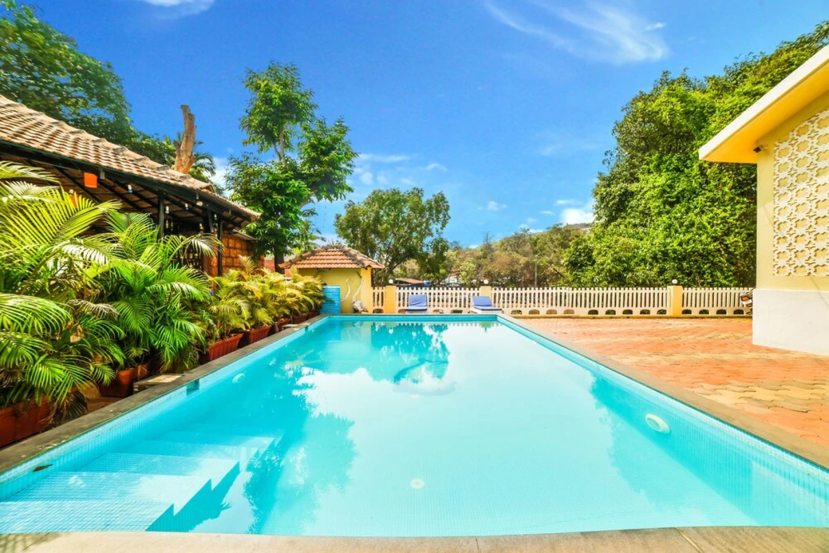 FabHotel Arpora Lakeview