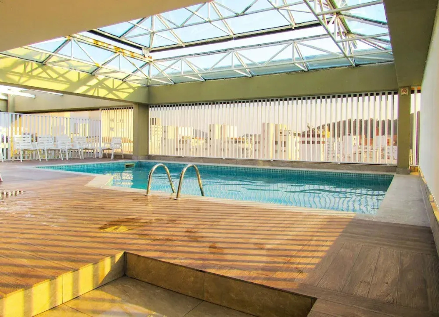 Timo Apto a 200m - Praia das Pitangueiras Guaruj