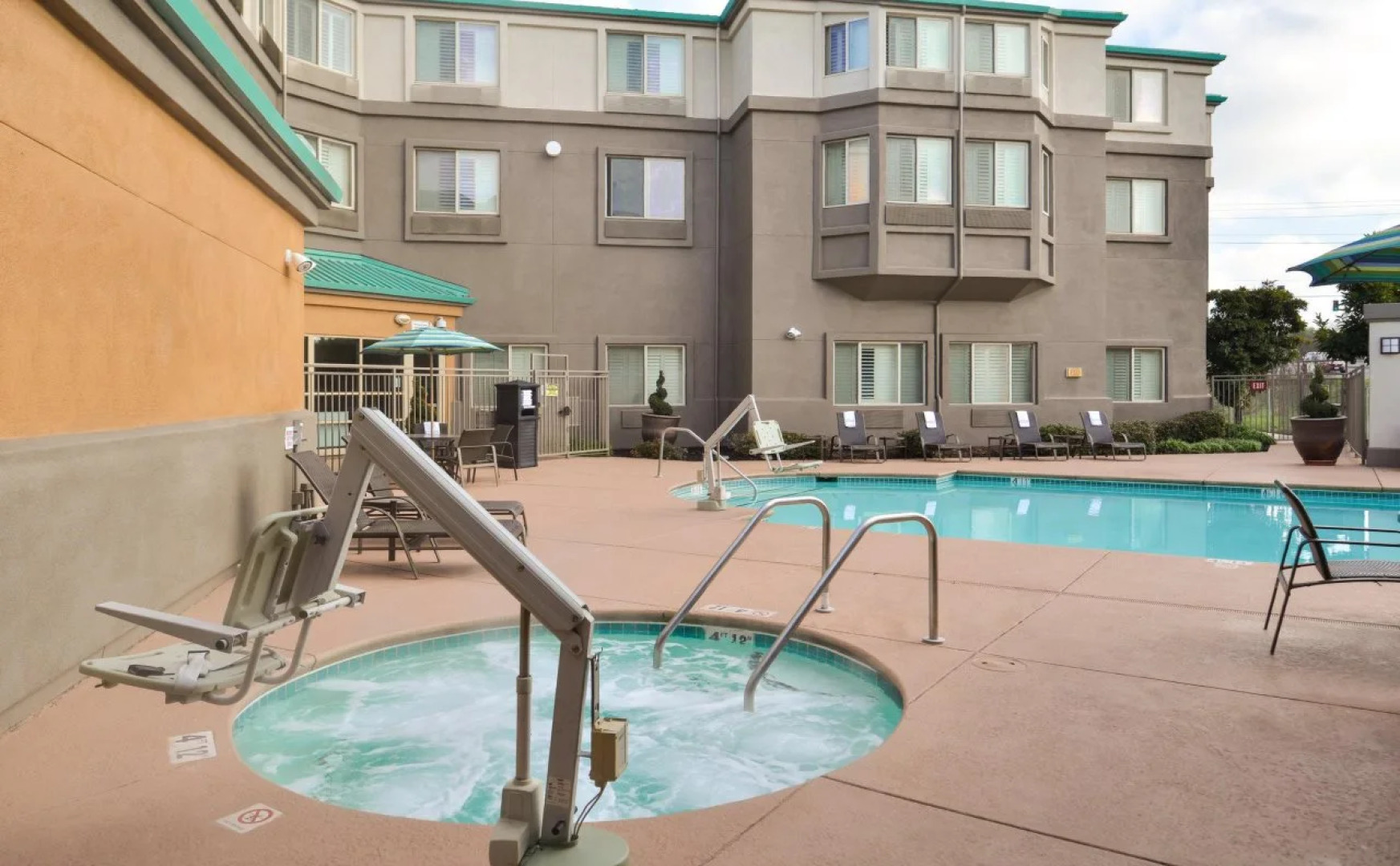 Holiday Inn Express & Suites Elk Grove Central - Hwy 99 by IHG