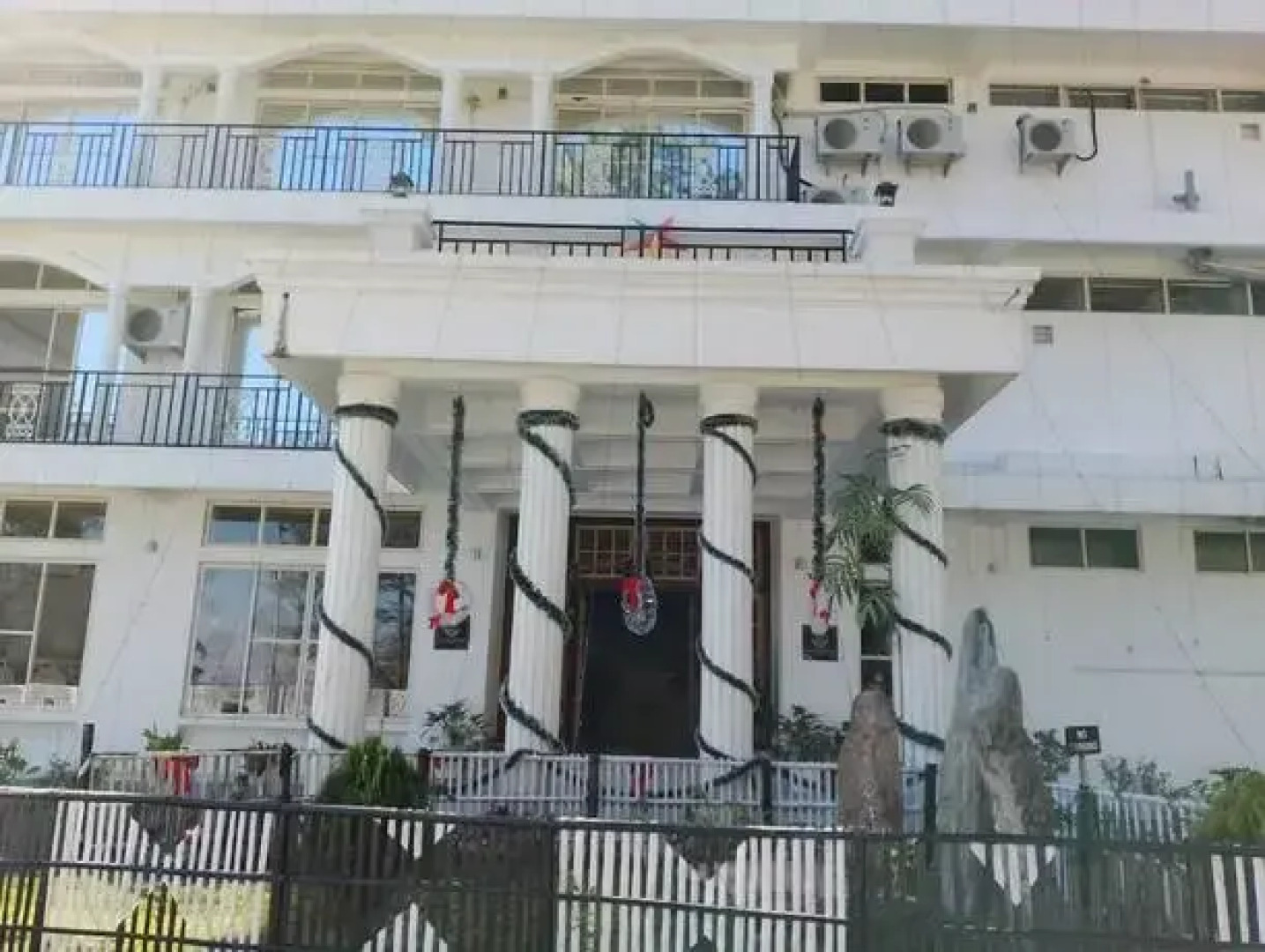 La Nicholas Dei Da Kine Resort