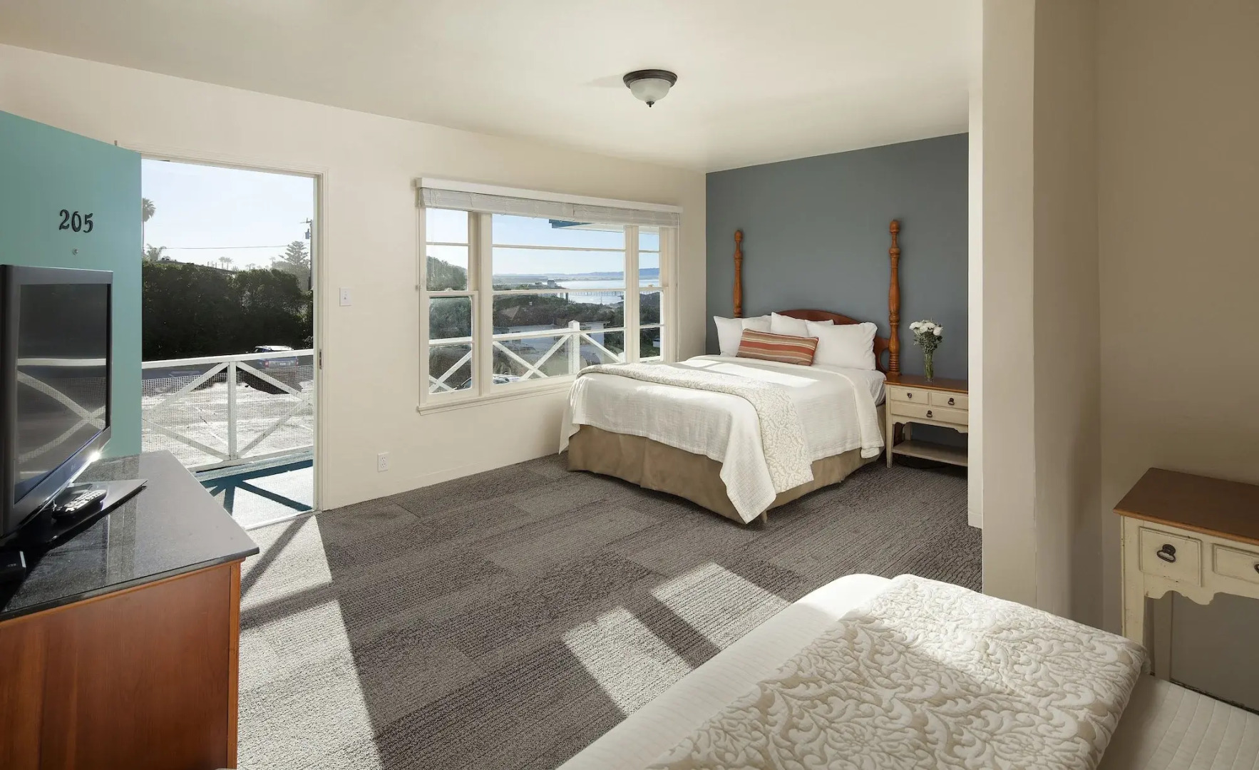 The Tides Oceanview Inn and Cottages