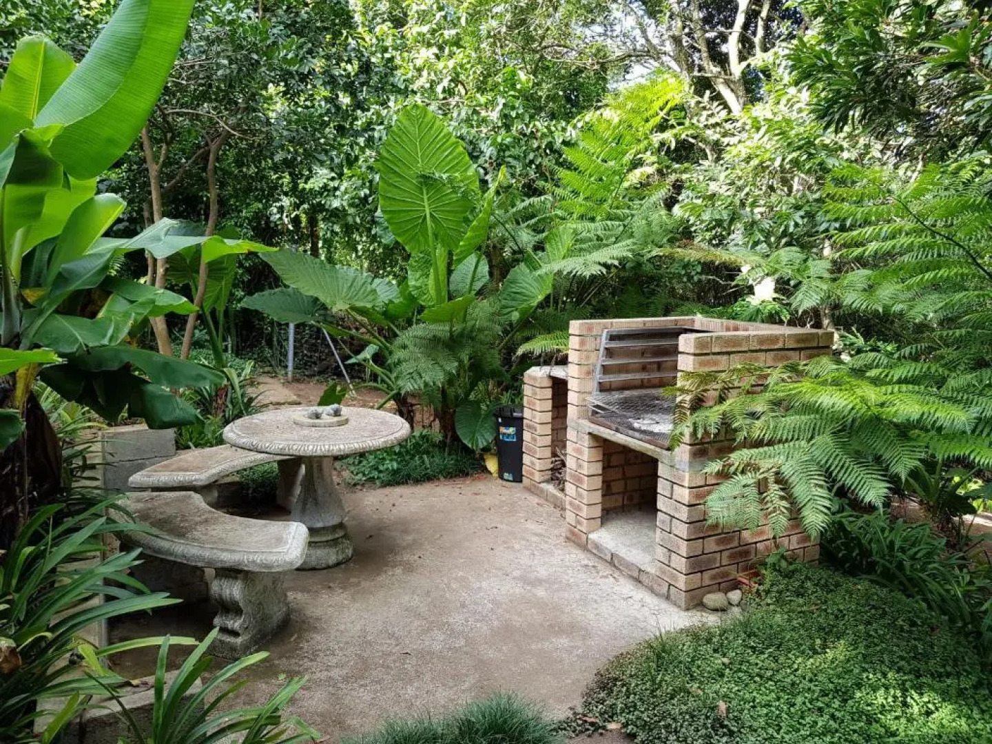 African Dwarf Kingfisher Guesthouse