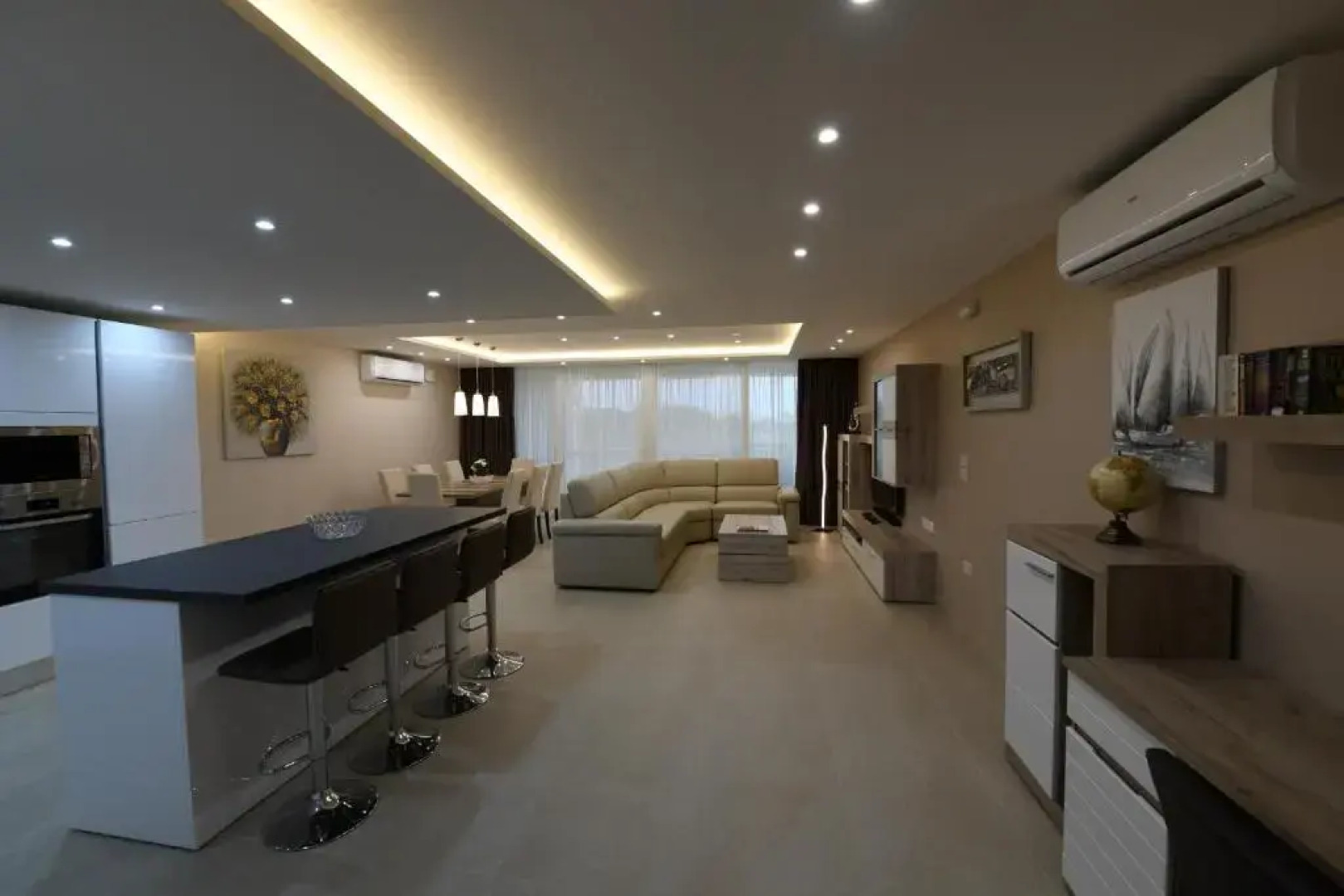 Wileg 4B Luxury Two Bedroom Apartment with Shared Swimming Pool.