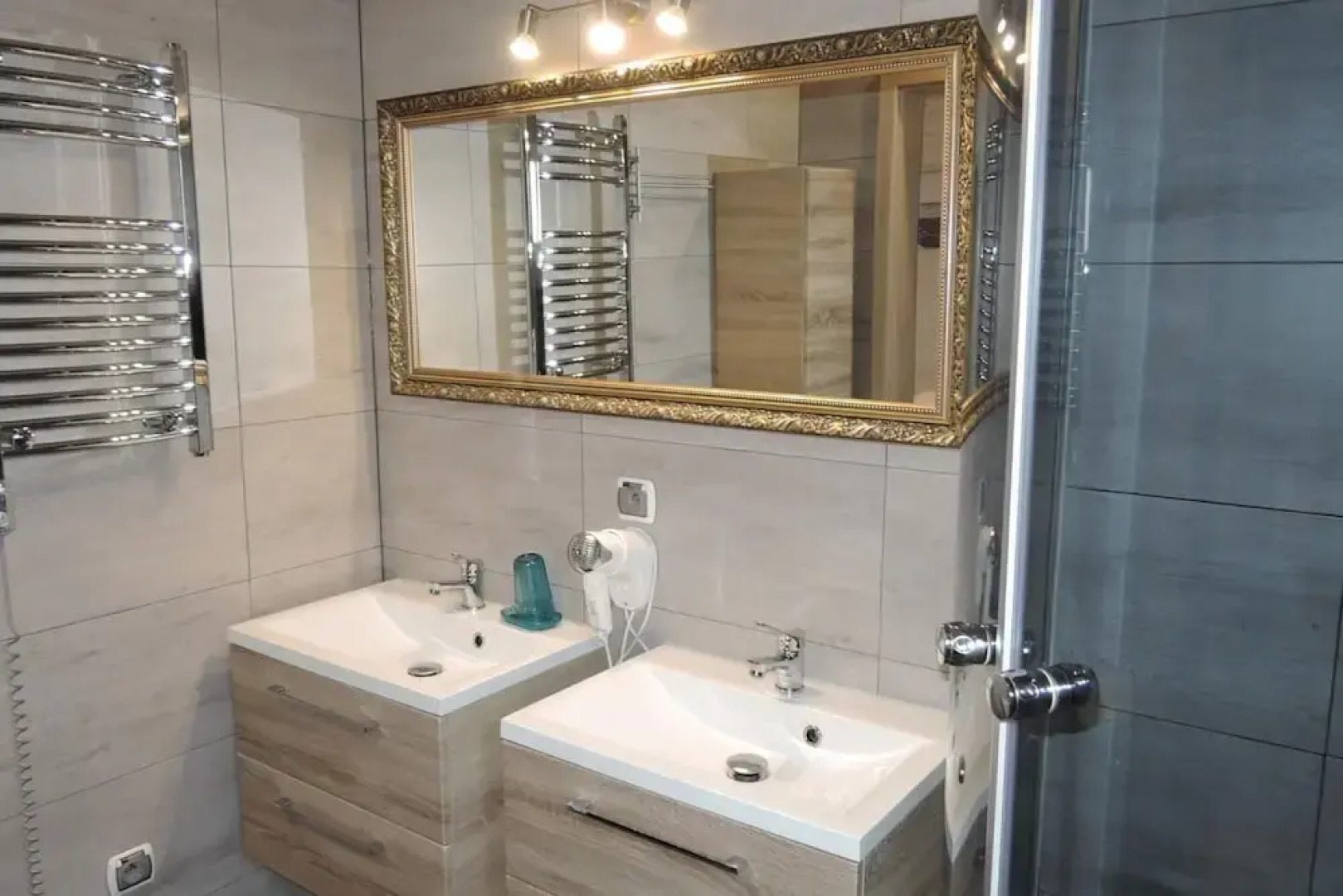 House for 6 With Swimming Pool