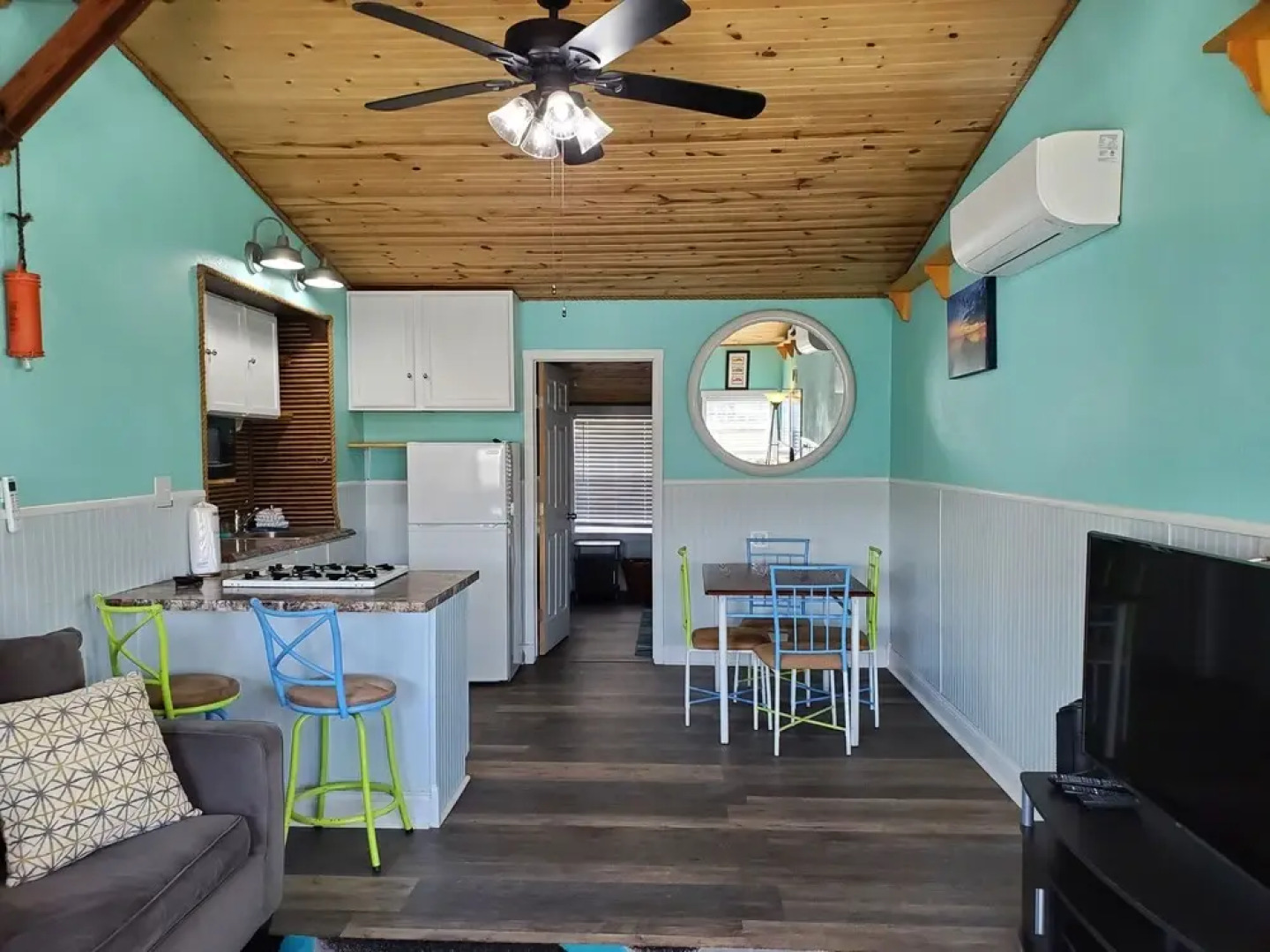 Nautical That One Apartment Near City Attractions by Redawning