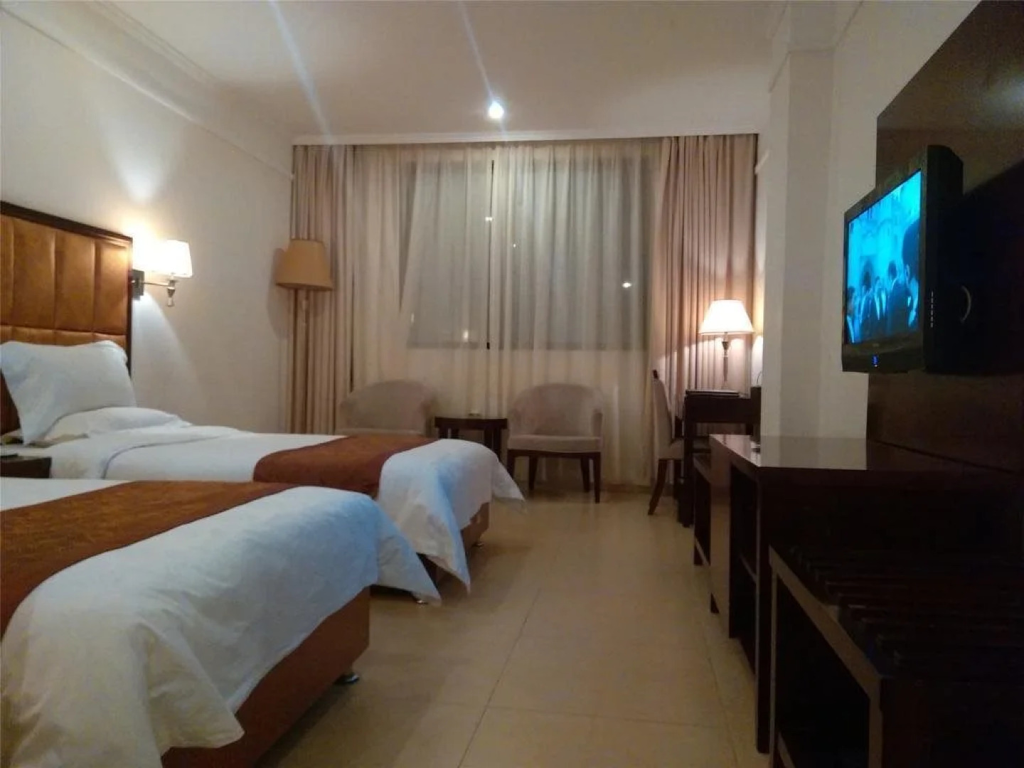 Wuzhishan Huajue Business Hotel