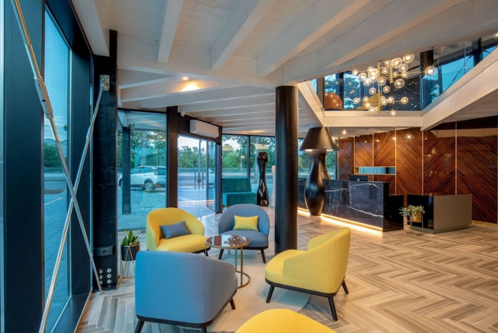 Ross Lake House Hotel