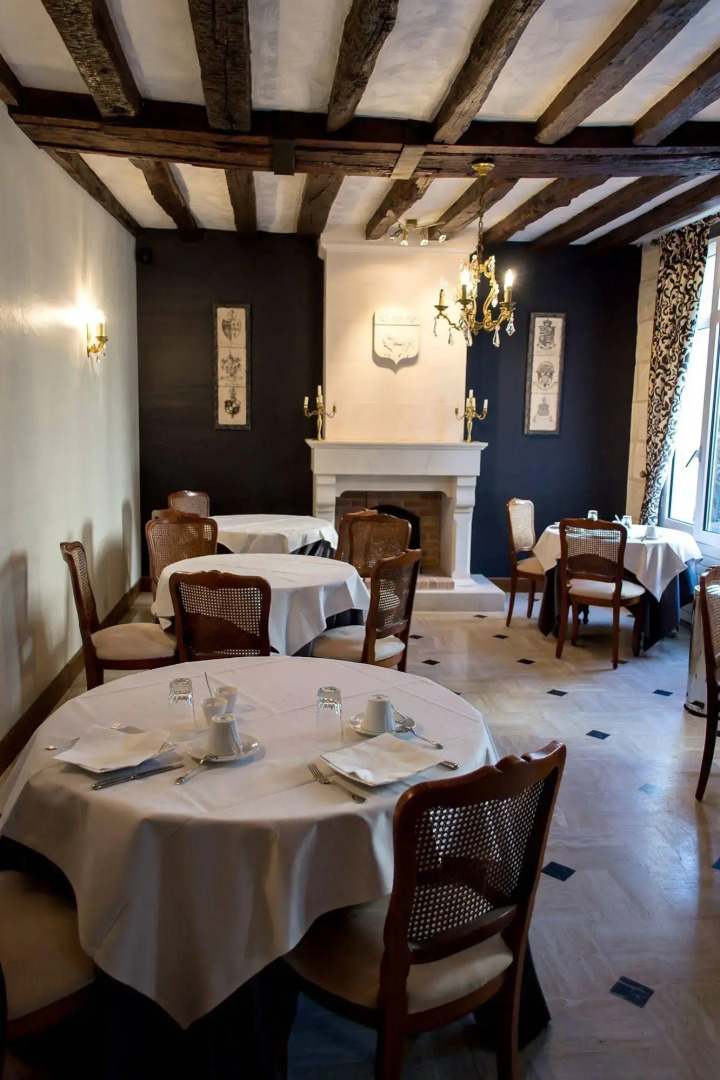 Logis Hôtel Restaurant Le Cheval Blanc